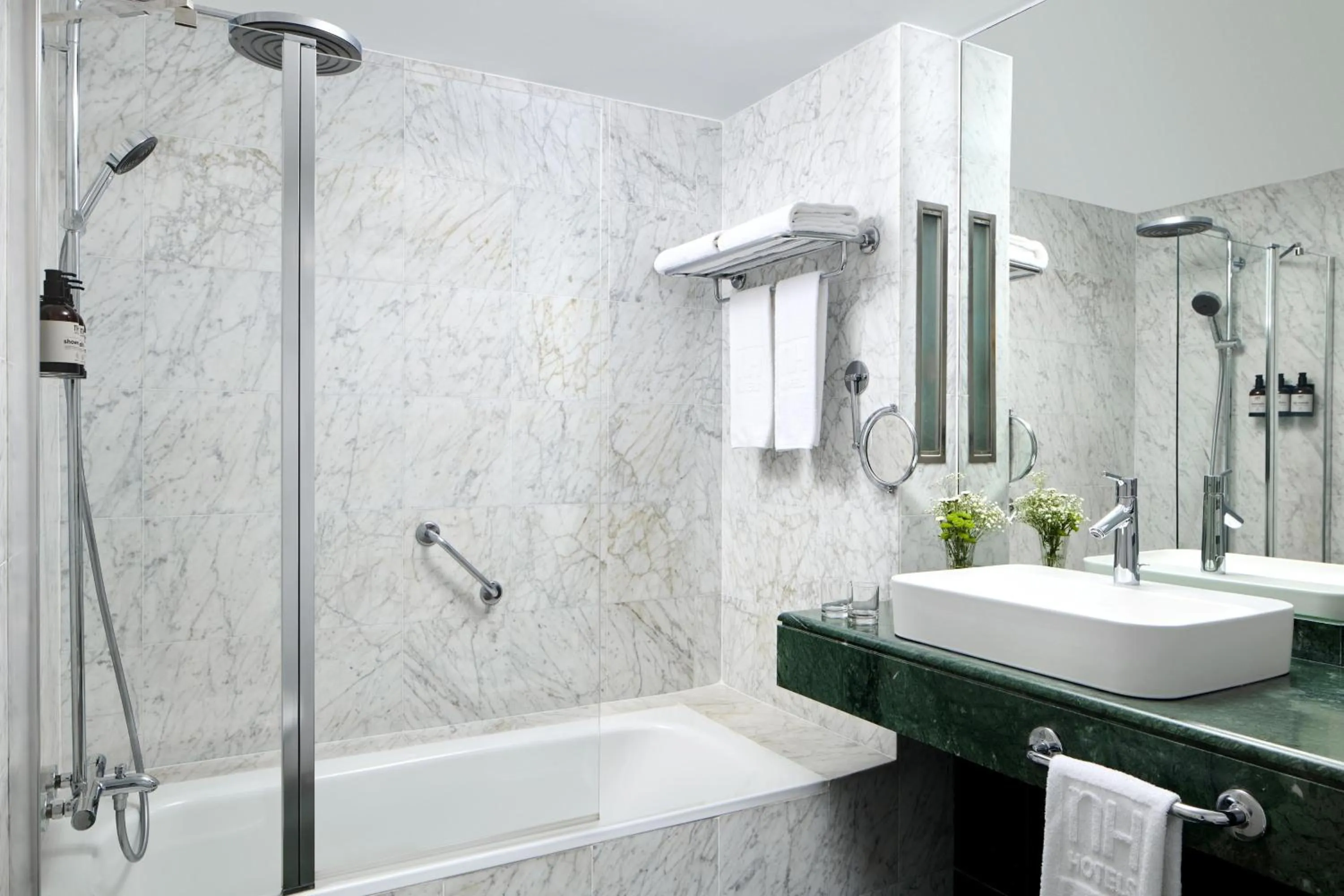 Bedroom in NH Málaga