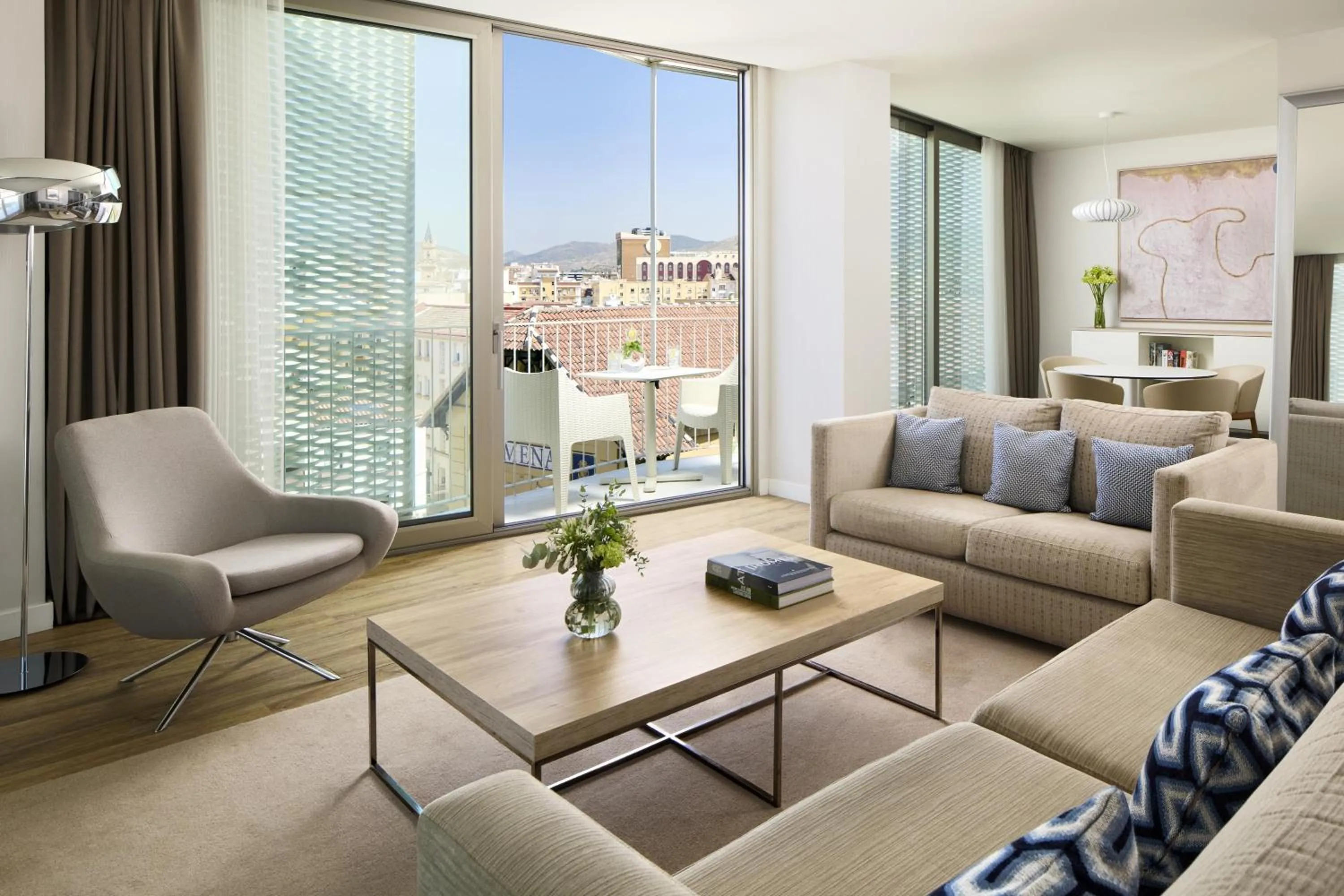 Photo of the whole room in NH Málaga