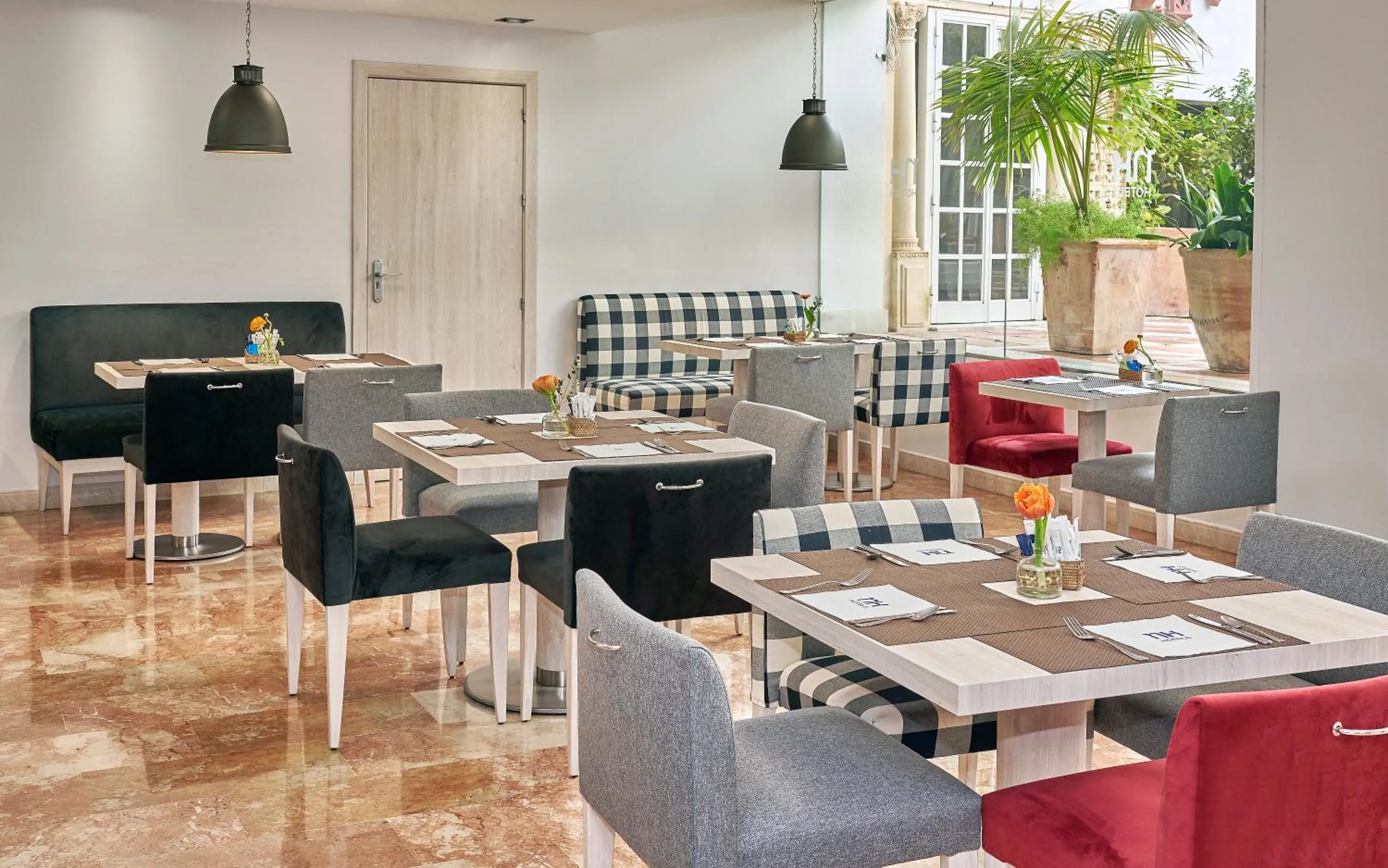 Restaurant/places to eat in NH Córdoba Califa