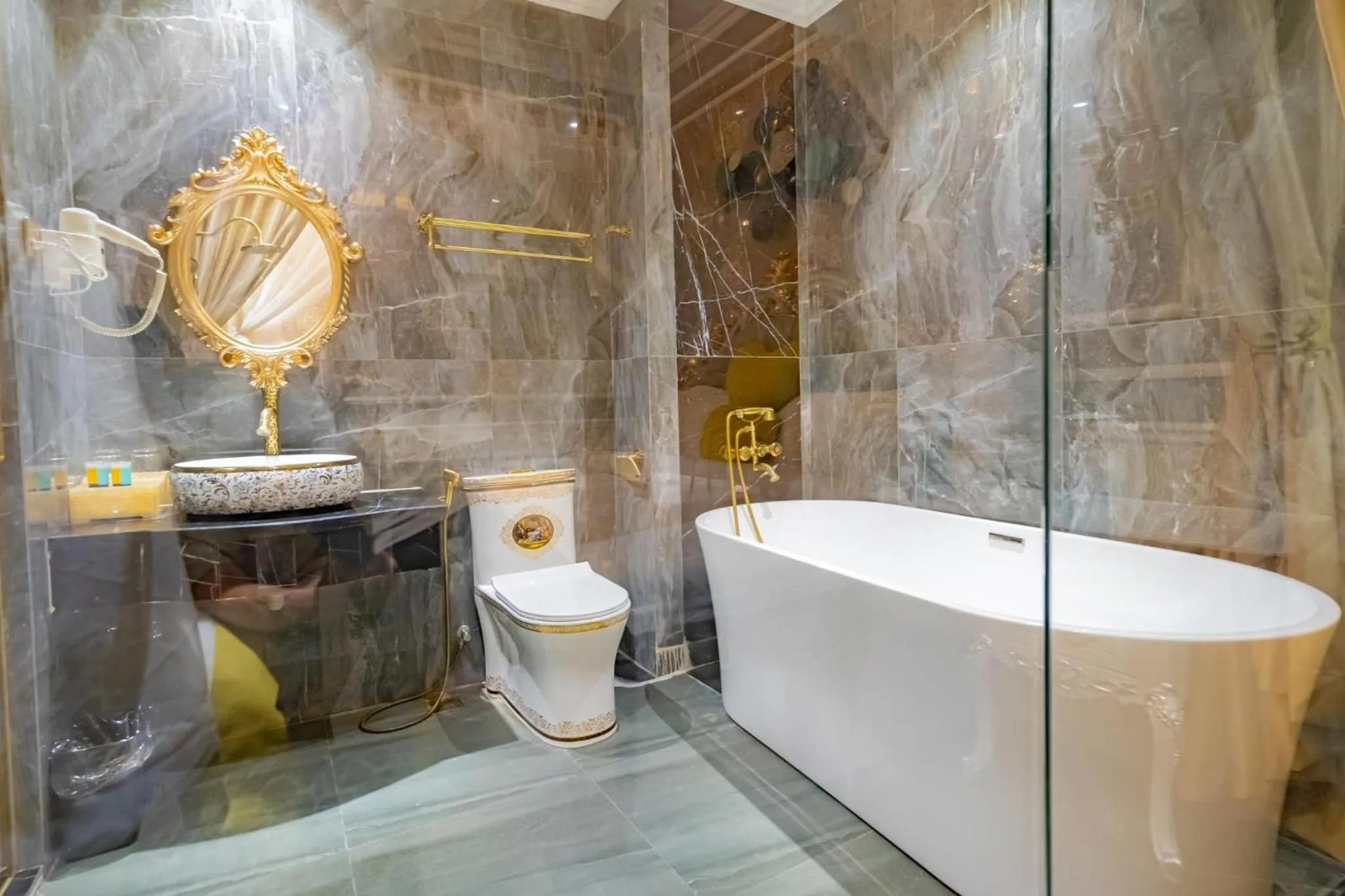 Enjoy Boutique Saigon Hotel