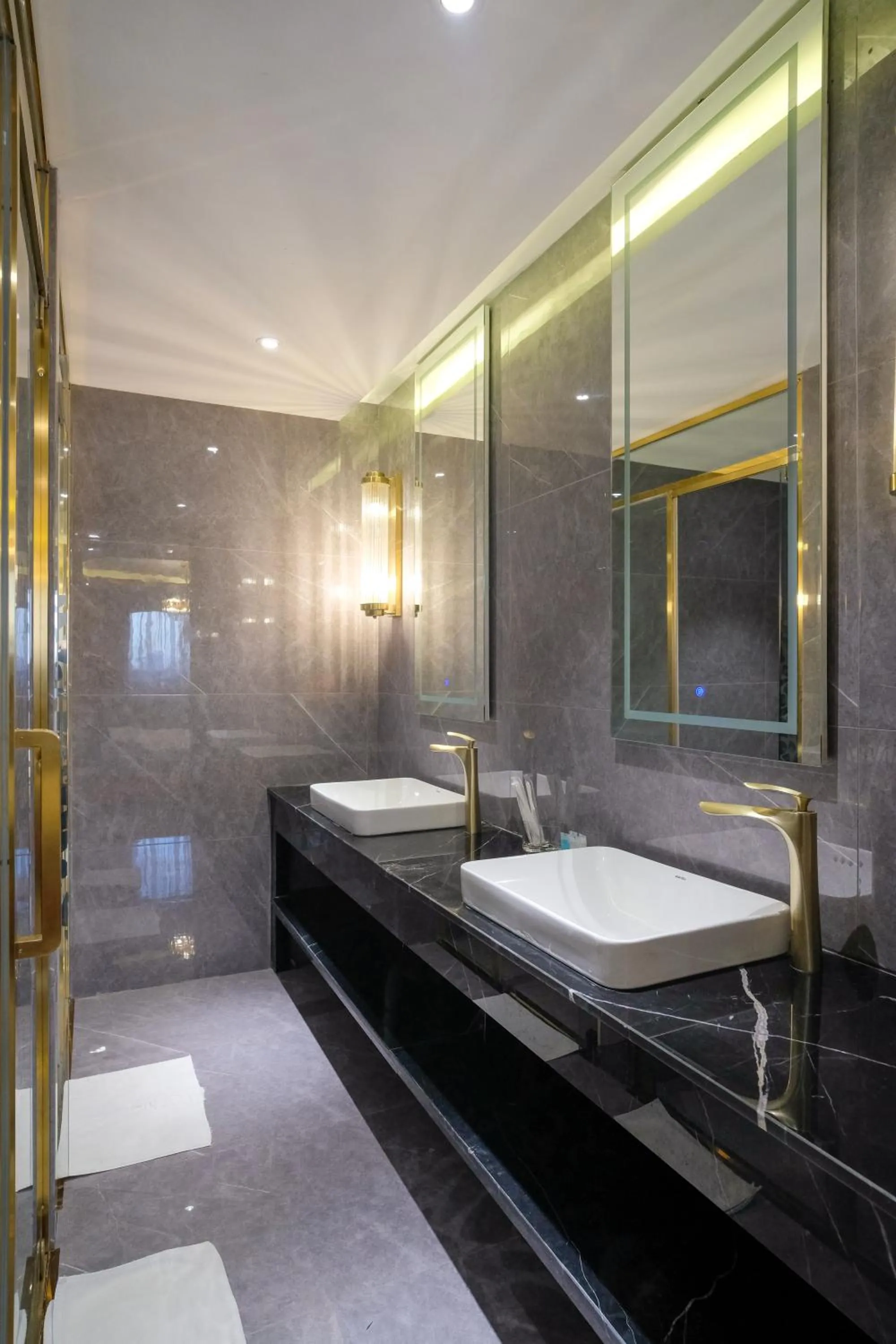 Enjoy Boutique Saigon Hotel