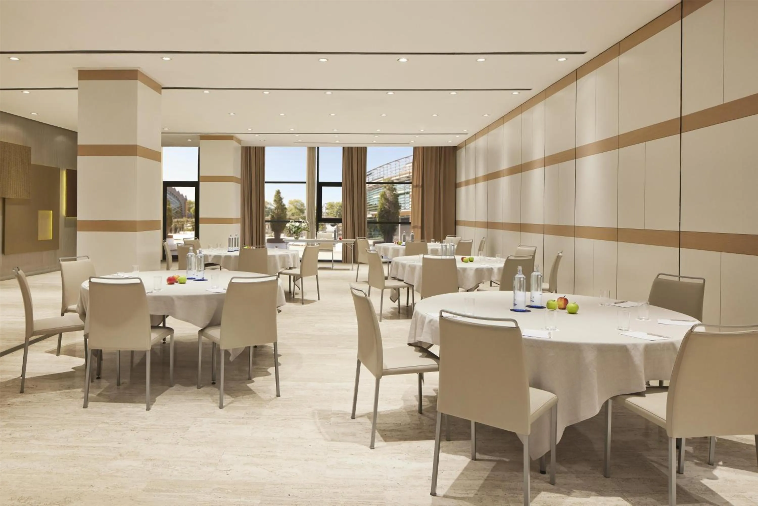 Lounge or bar in NH Sevilla Plaza de Armas