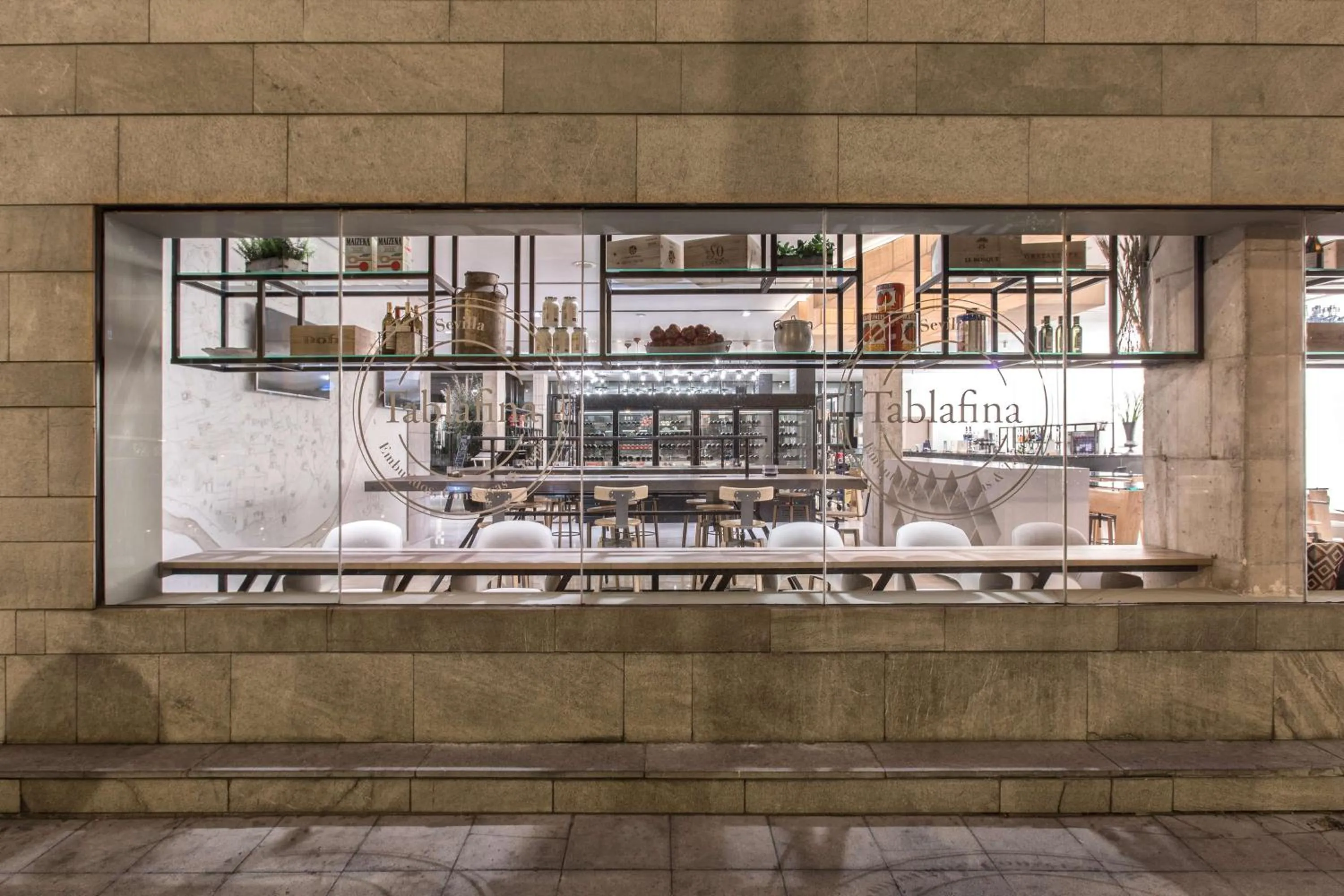 Restaurant/places to eat in NH Sevilla Plaza de Armas