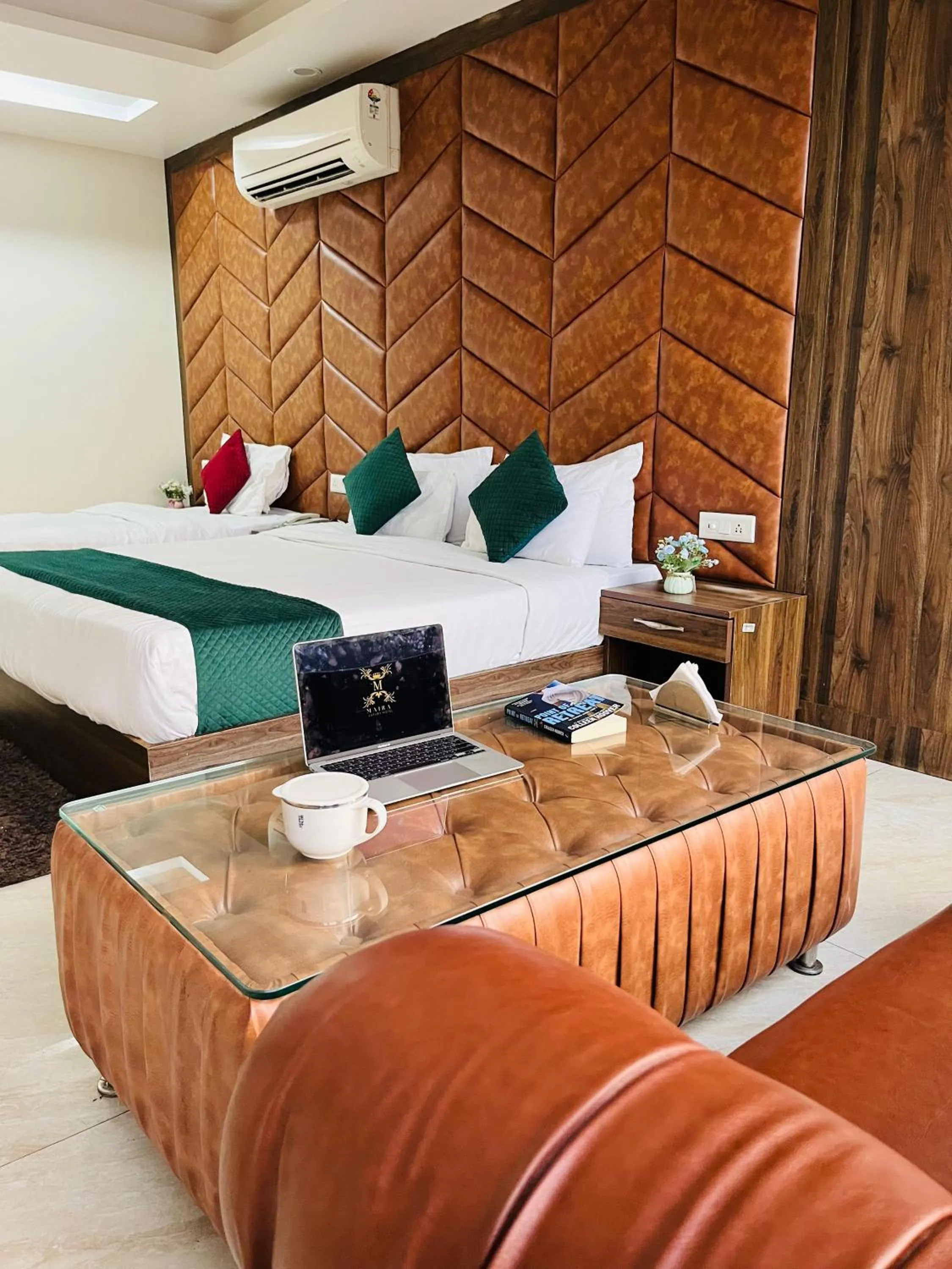 Property building, Bed in Hotel Maira