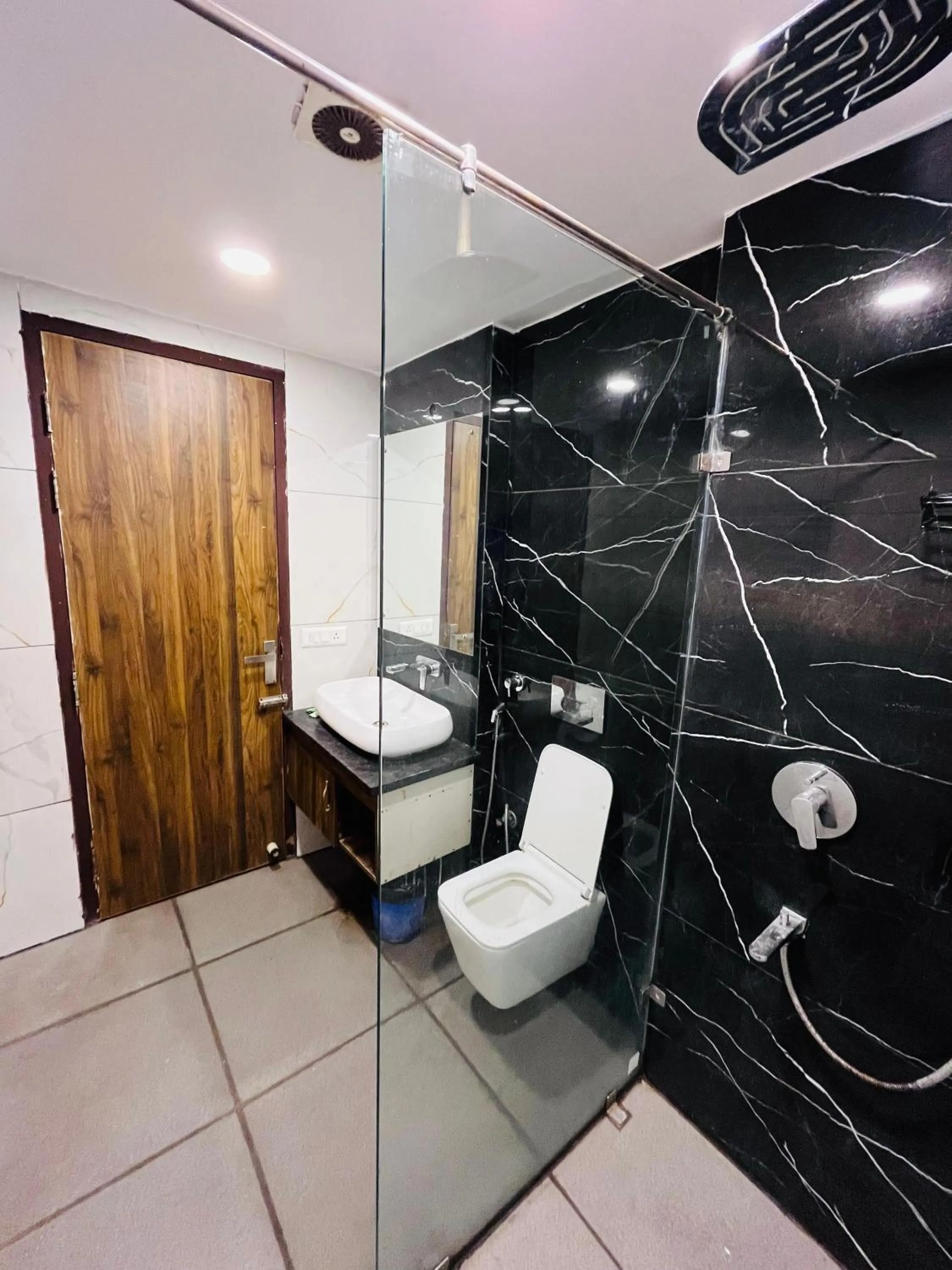 Toilet in Hotel Maira