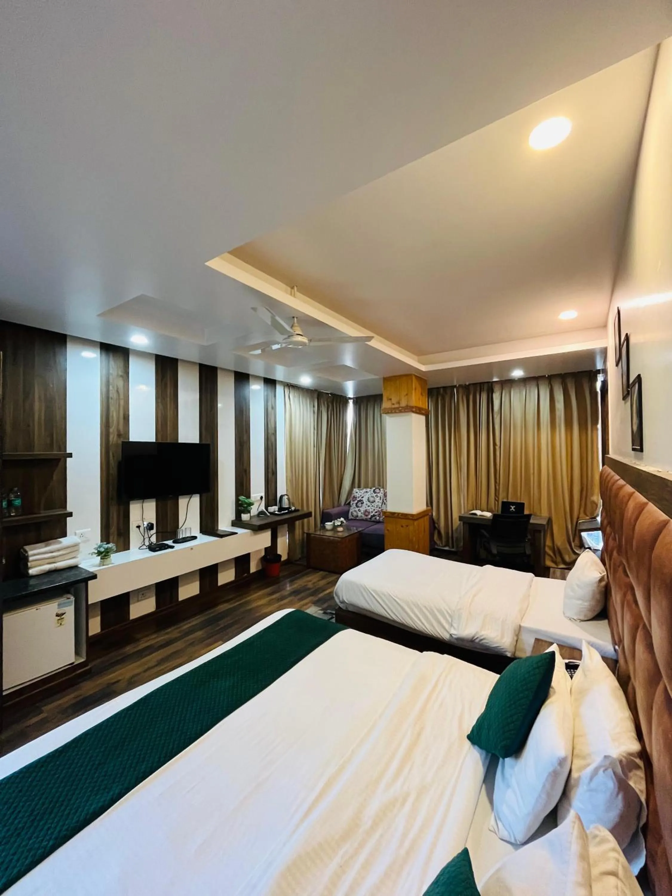 Restaurant/places to eat, Bed in Hotel Maira