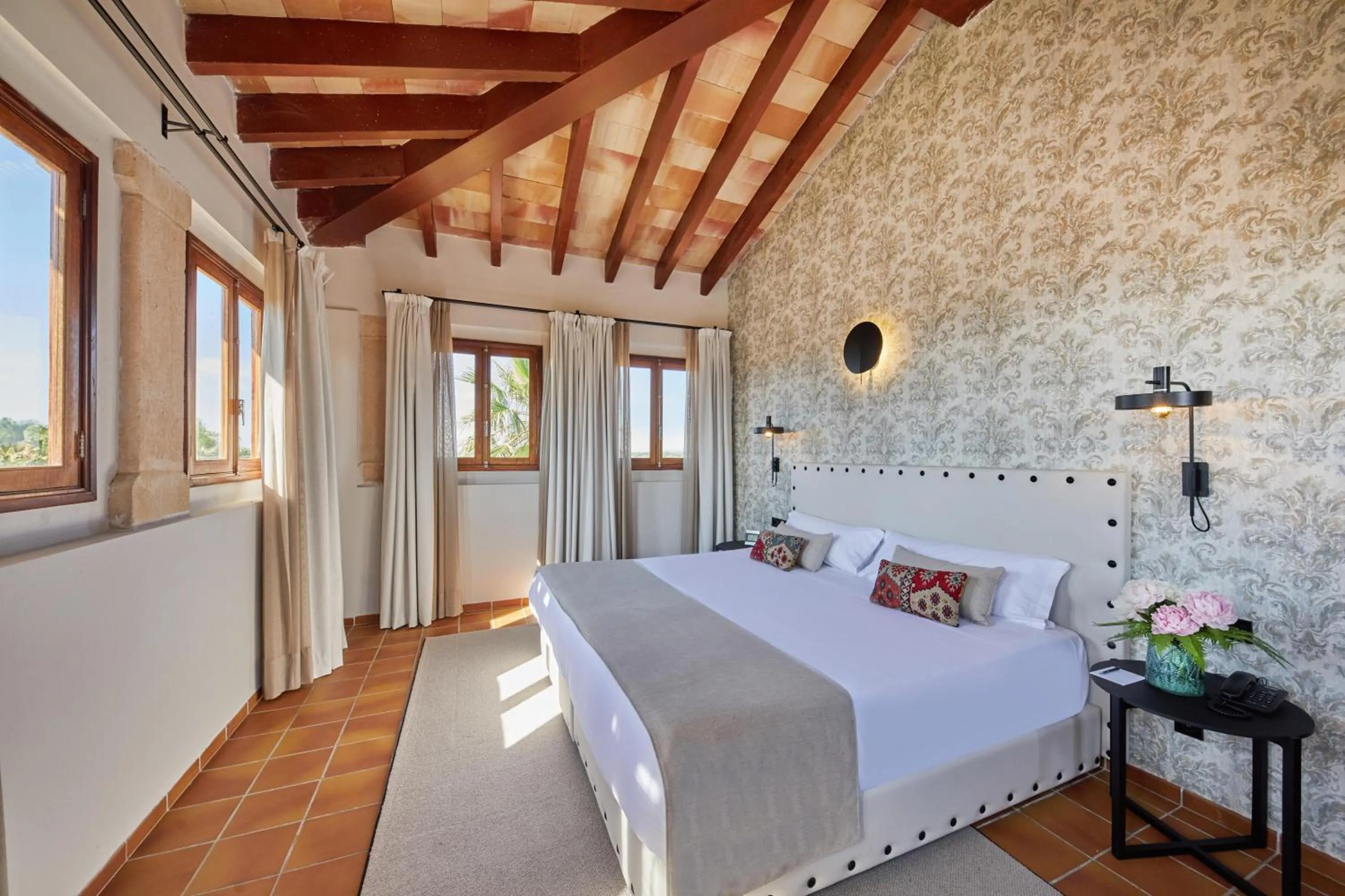 Photo of the whole room, Bed in Virrey Finca Hotel