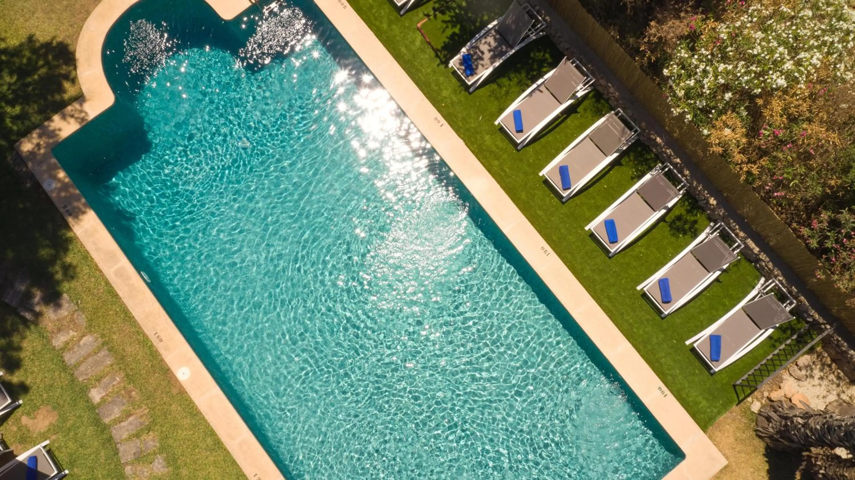 Swimming pool in Virrey Finca Hotel
