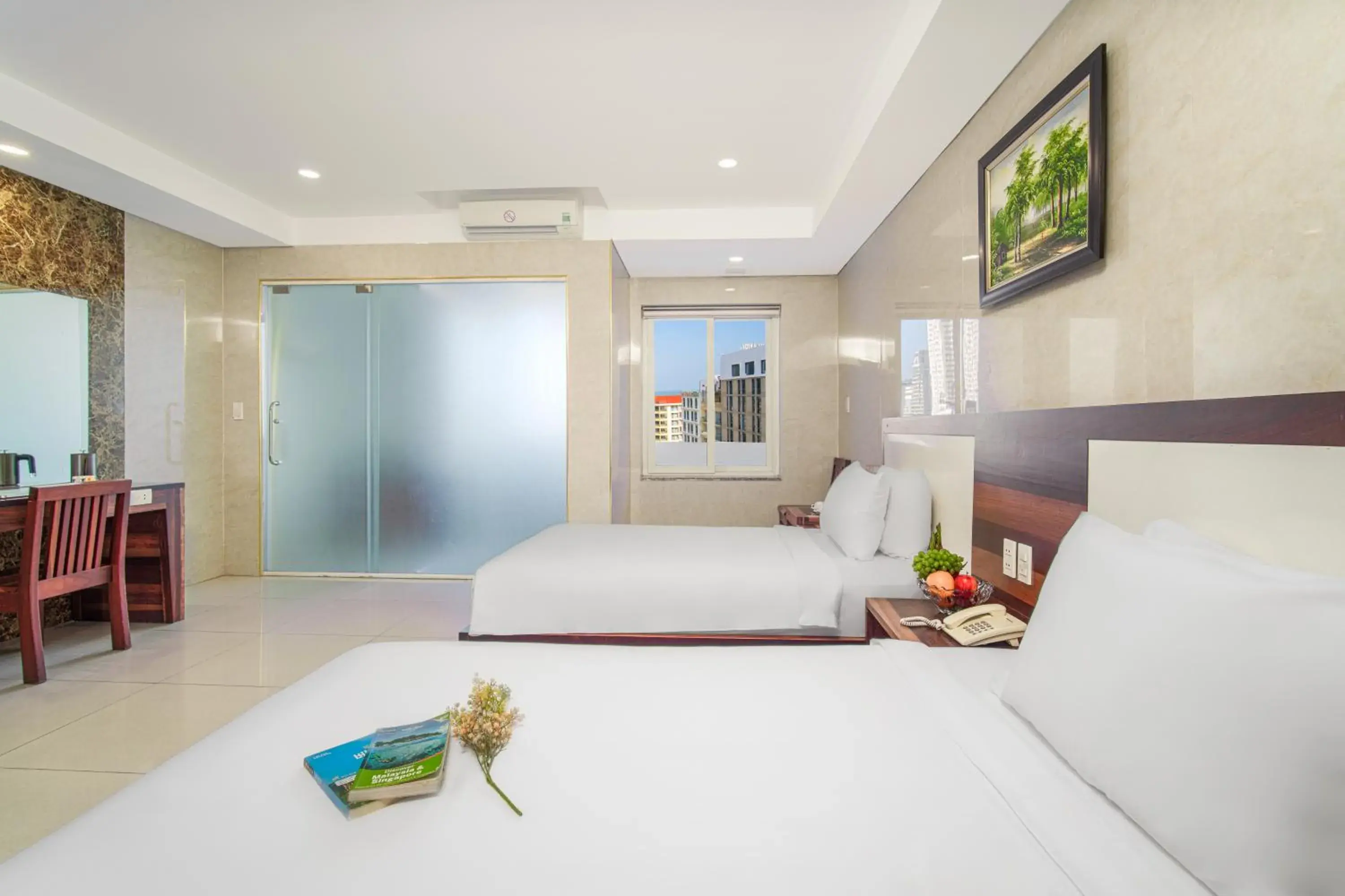 Deluxe Twin Room with Street View in Hotel Soco Deluxe Twin Room with Street View in Hotel Soco