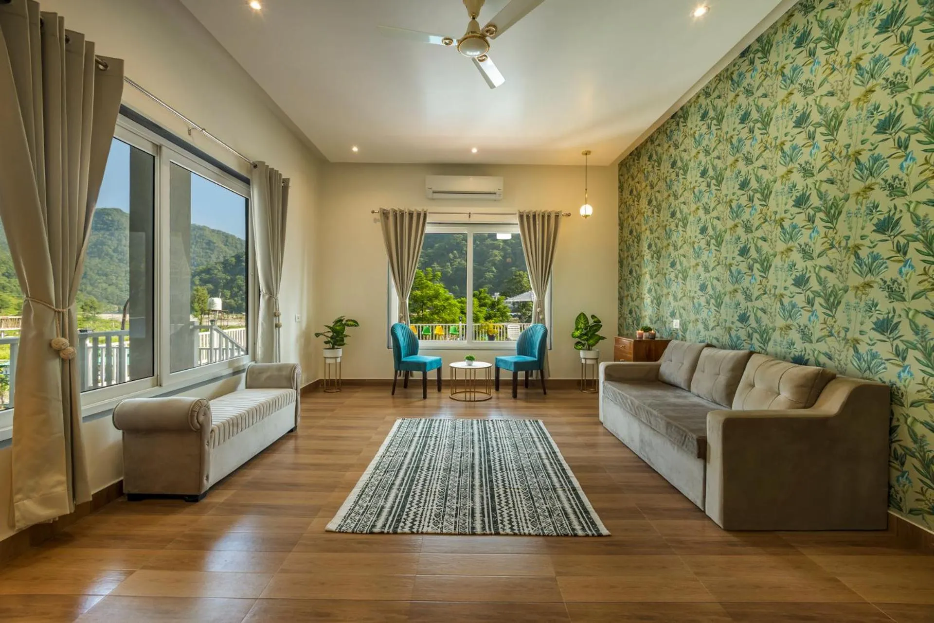 Living room in Zostel Plus Rishikesh, Mohanchatti