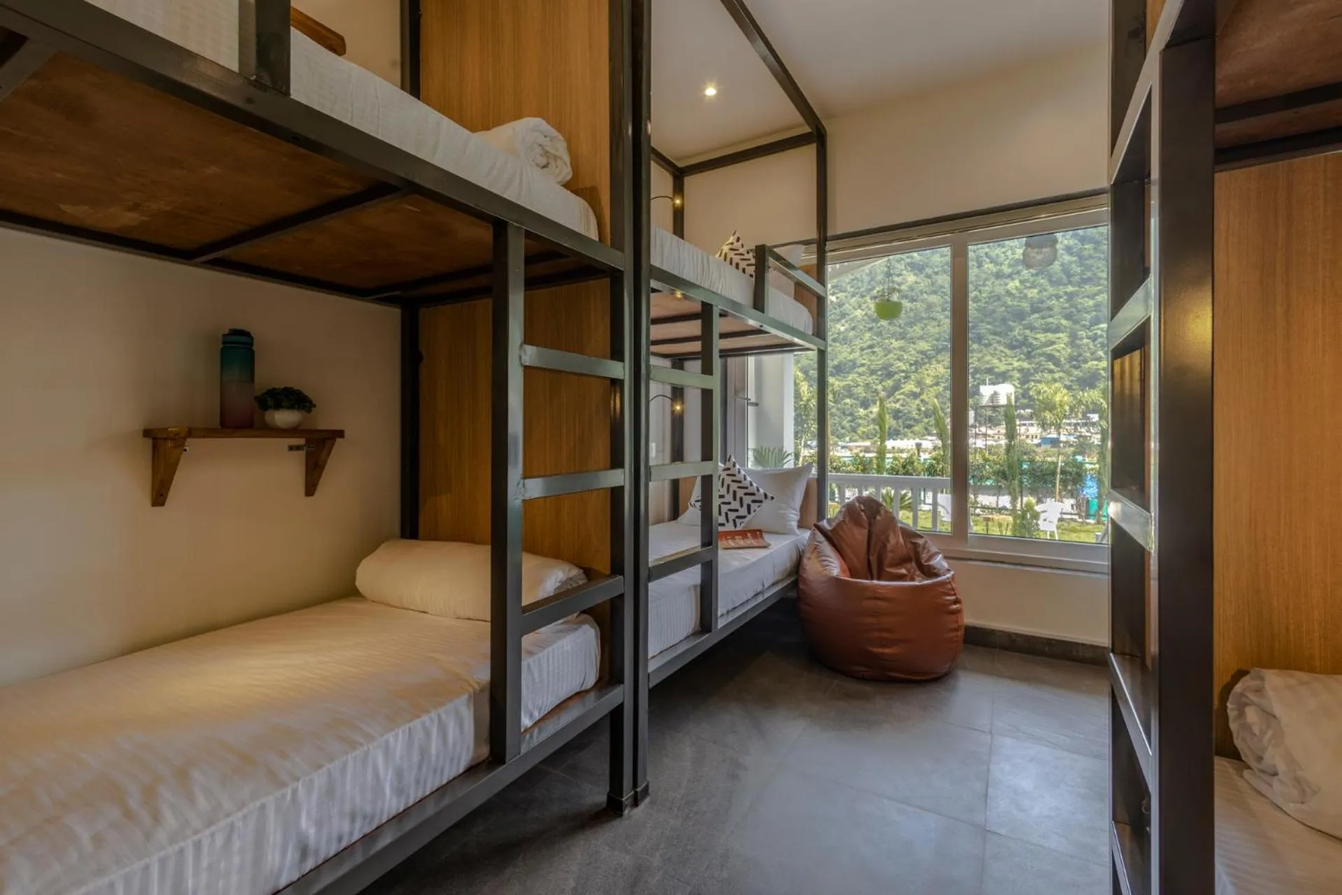 Patio in Zostel Plus Rishikesh, Mohanchatti