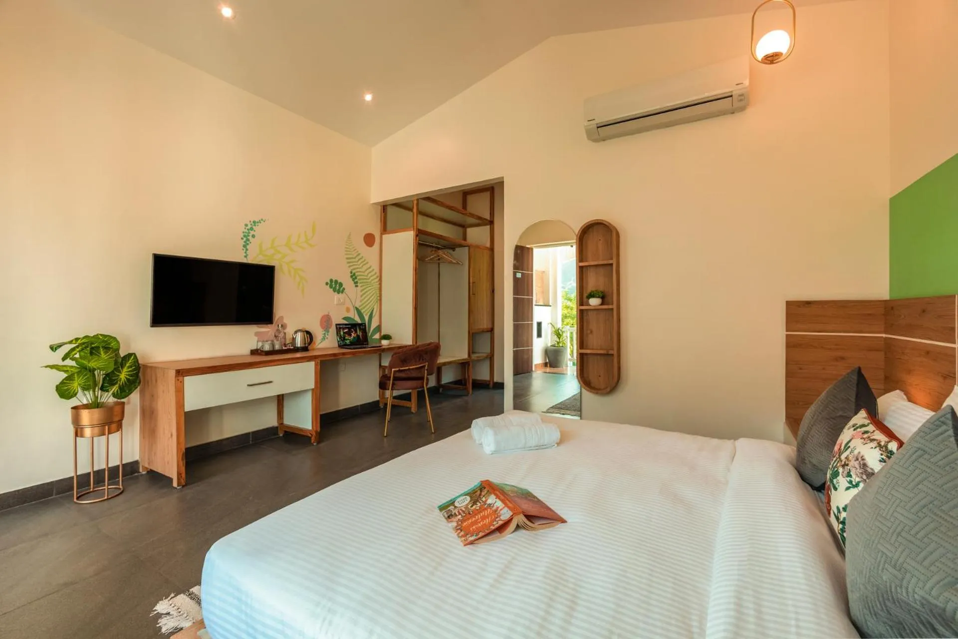 Bed in Zostel Plus Rishikesh, Mohanchatti