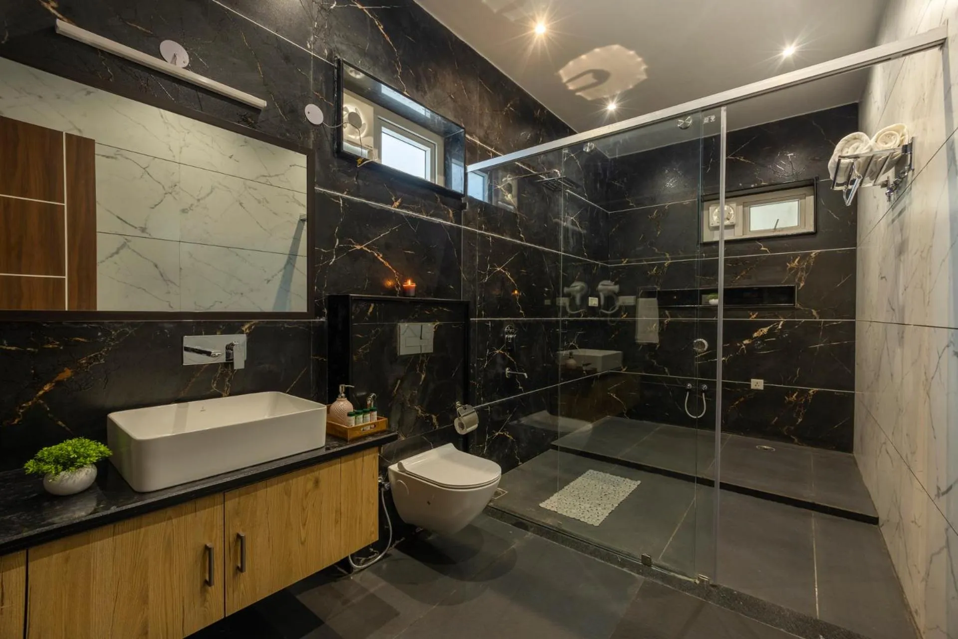 Toilet in Zostel Plus Rishikesh, Mohanchatti