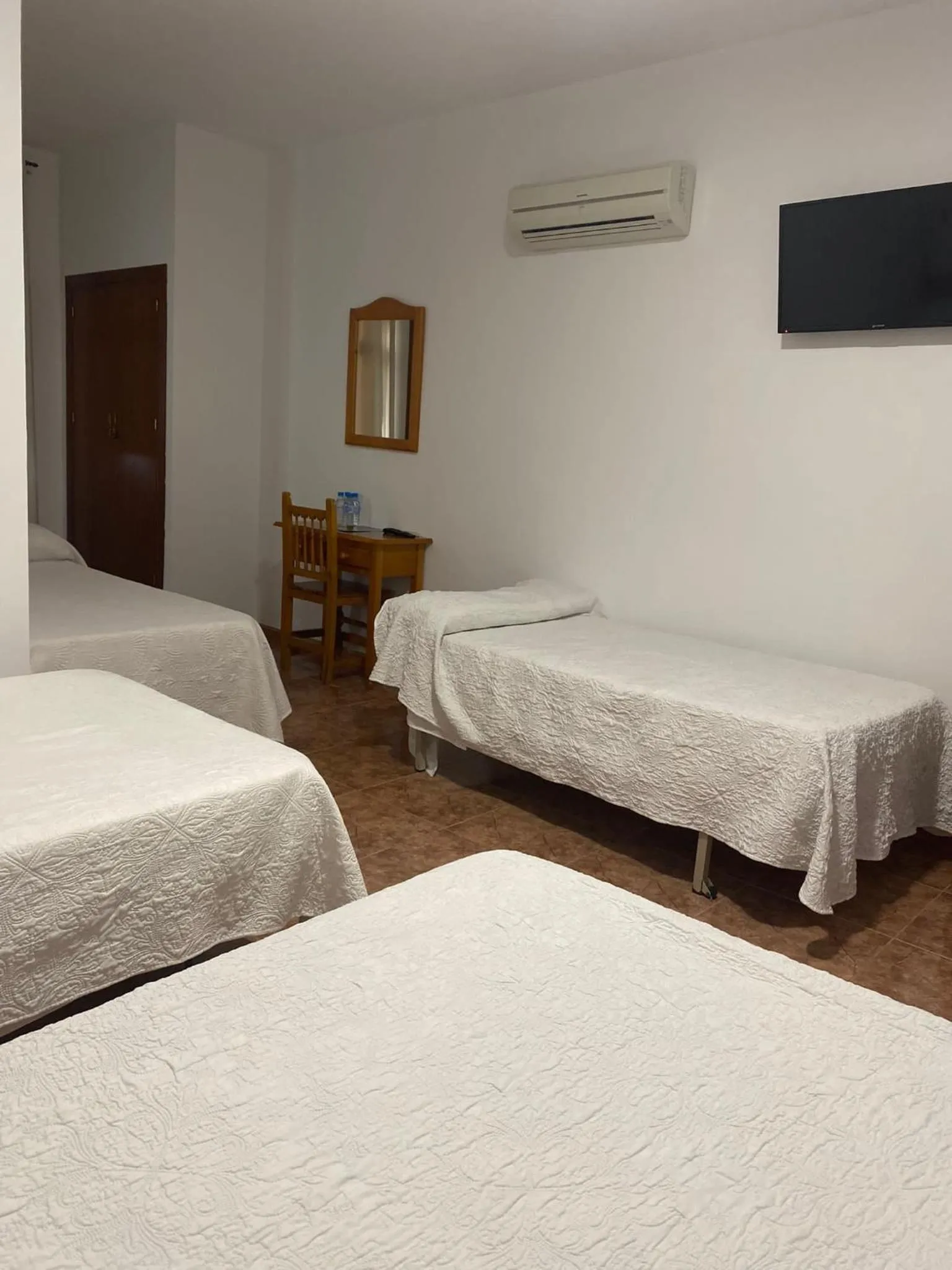 Bed in Hotel Meson Fuente del Pino