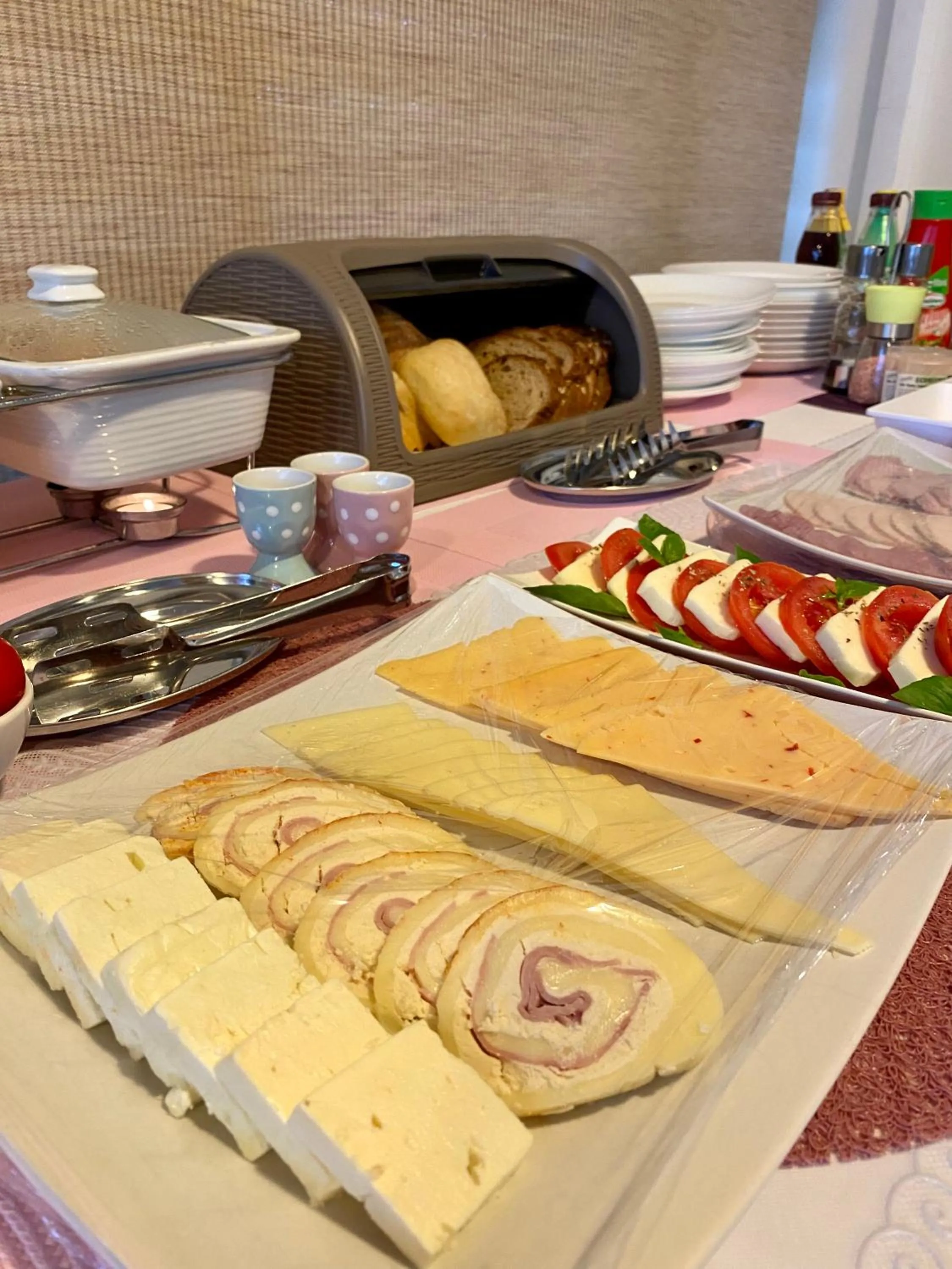 Buffet breakfast in Pensiunea Rix Rooms