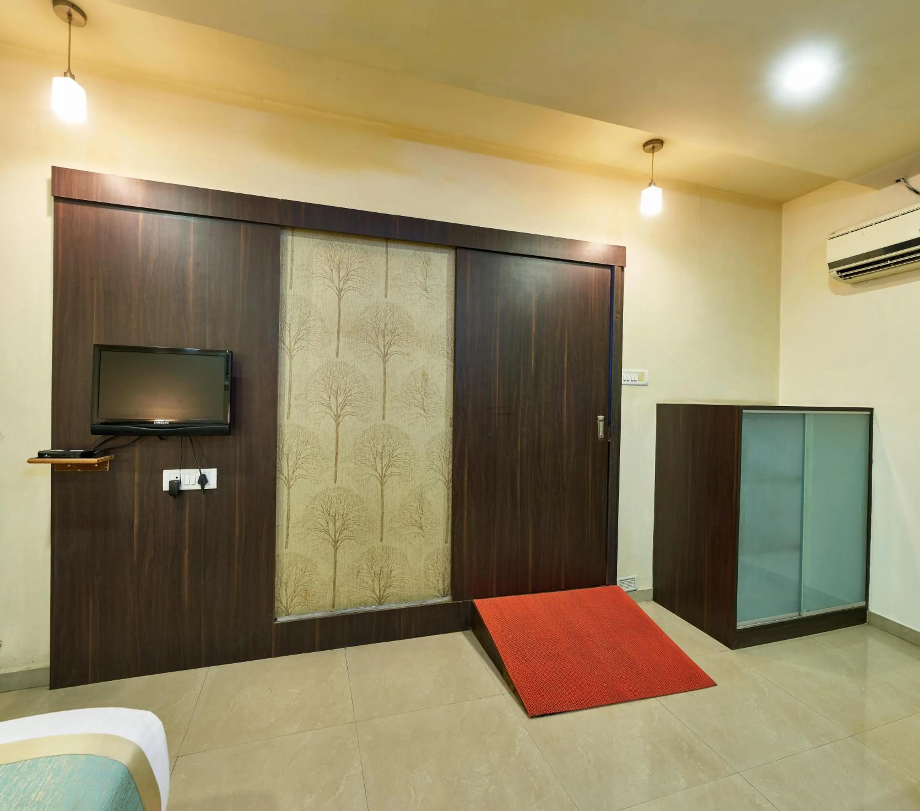 hair dresser in Hotel Atria, Kolhapur