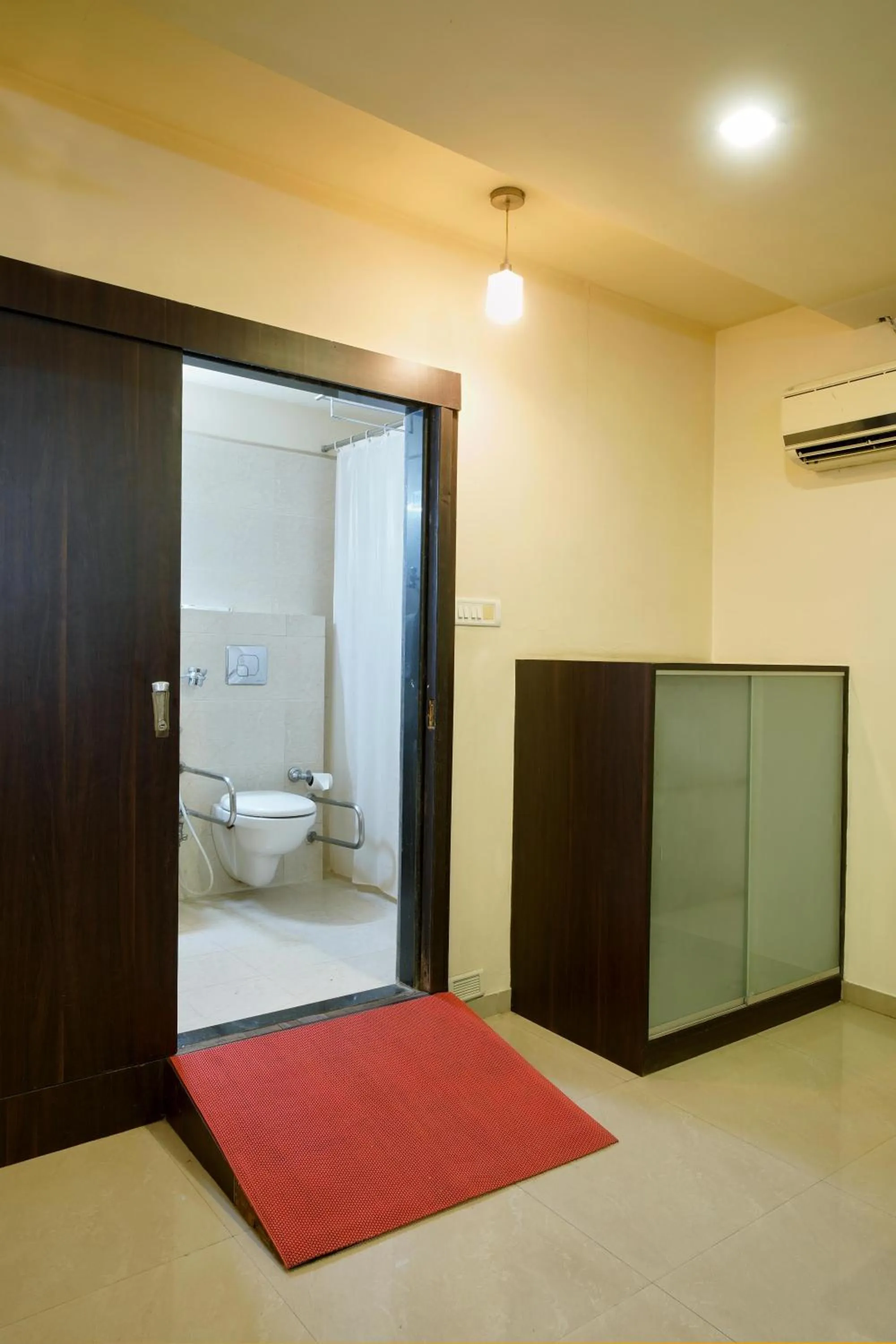 Shower in Hotel Atria, Kolhapur