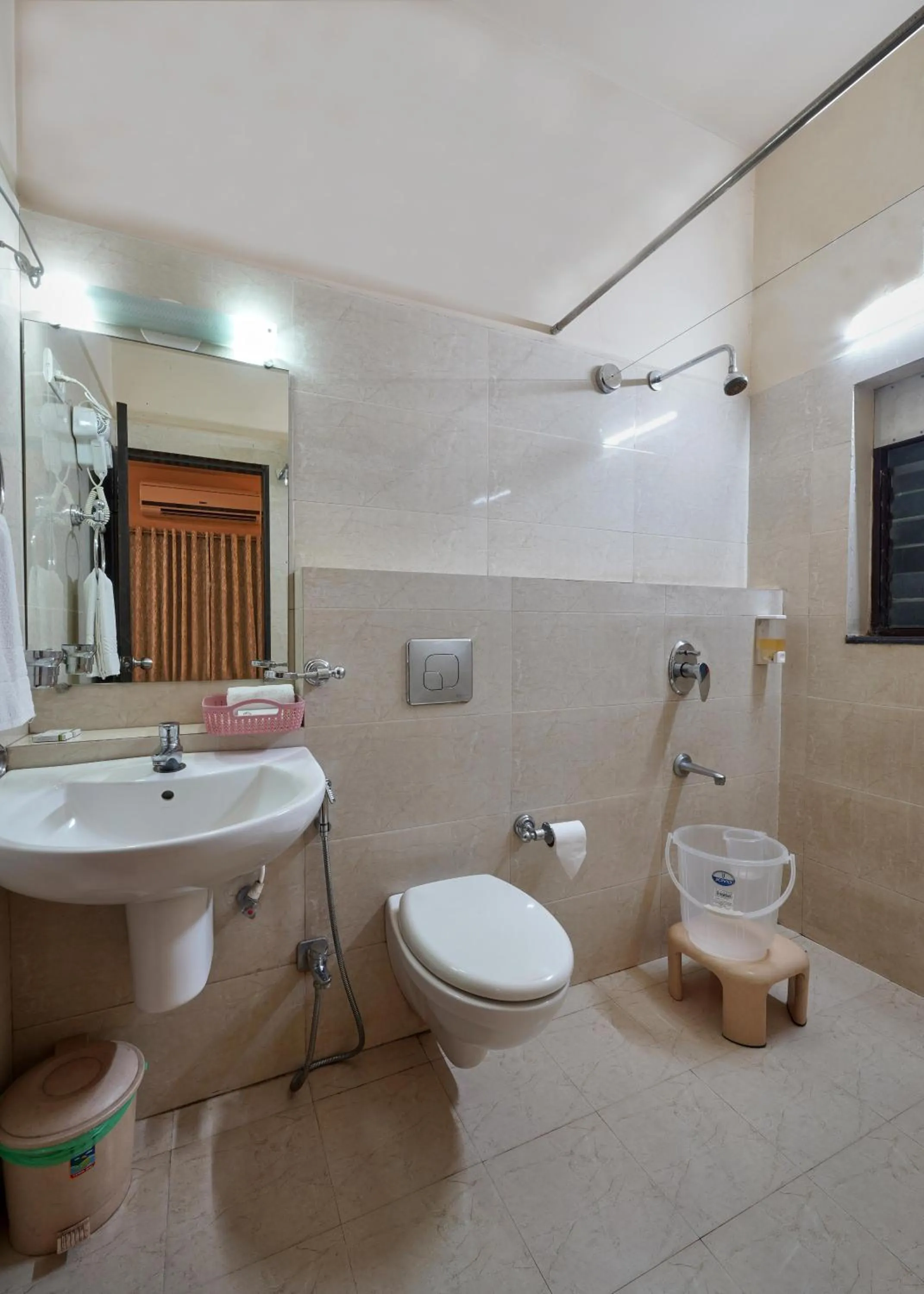 Toilet in Hotel Atria, Kolhapur