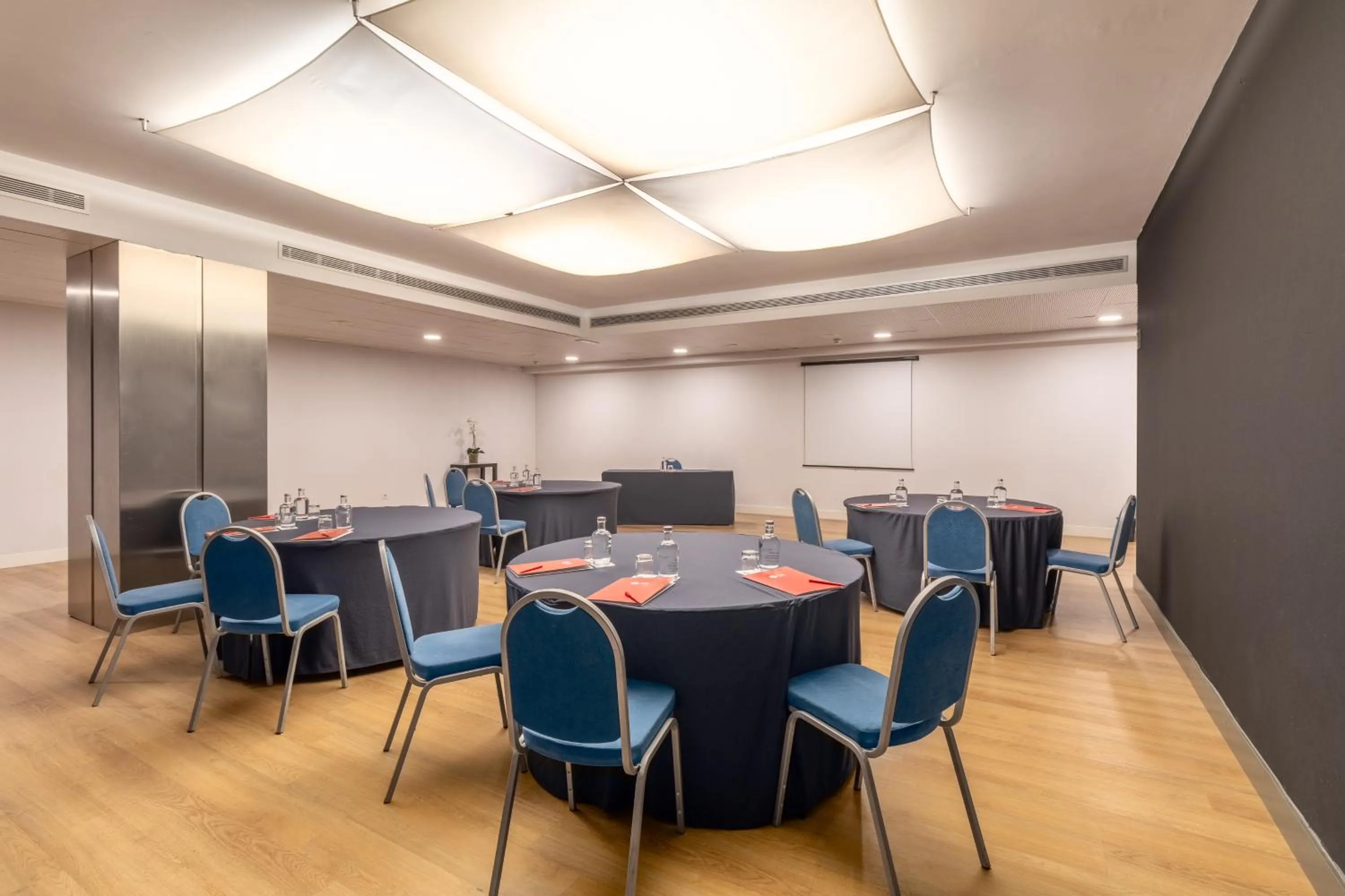 Meeting/conference room in Exe Tres Cantos