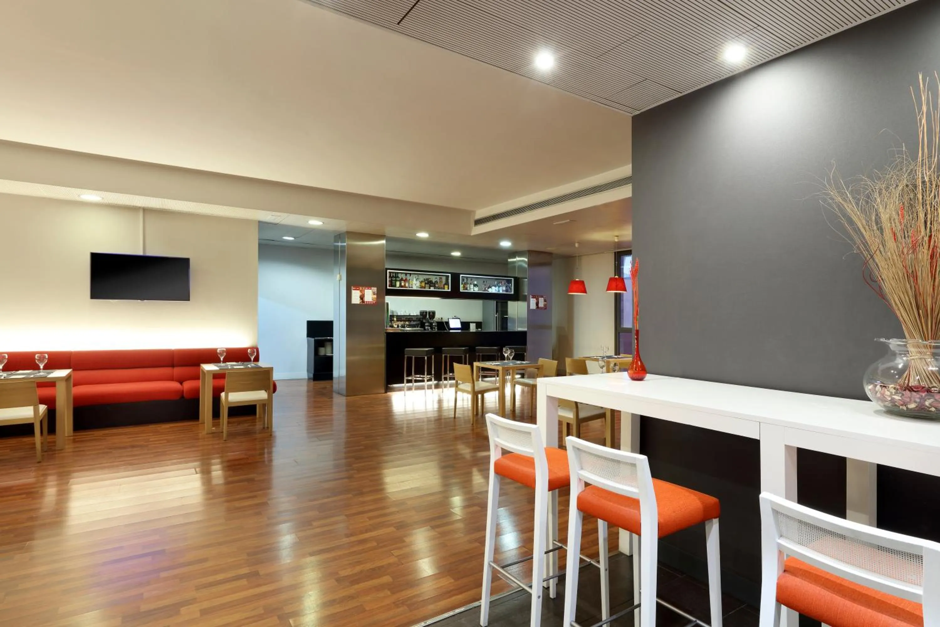 Restaurant/places to eat in Exe Tres Cantos