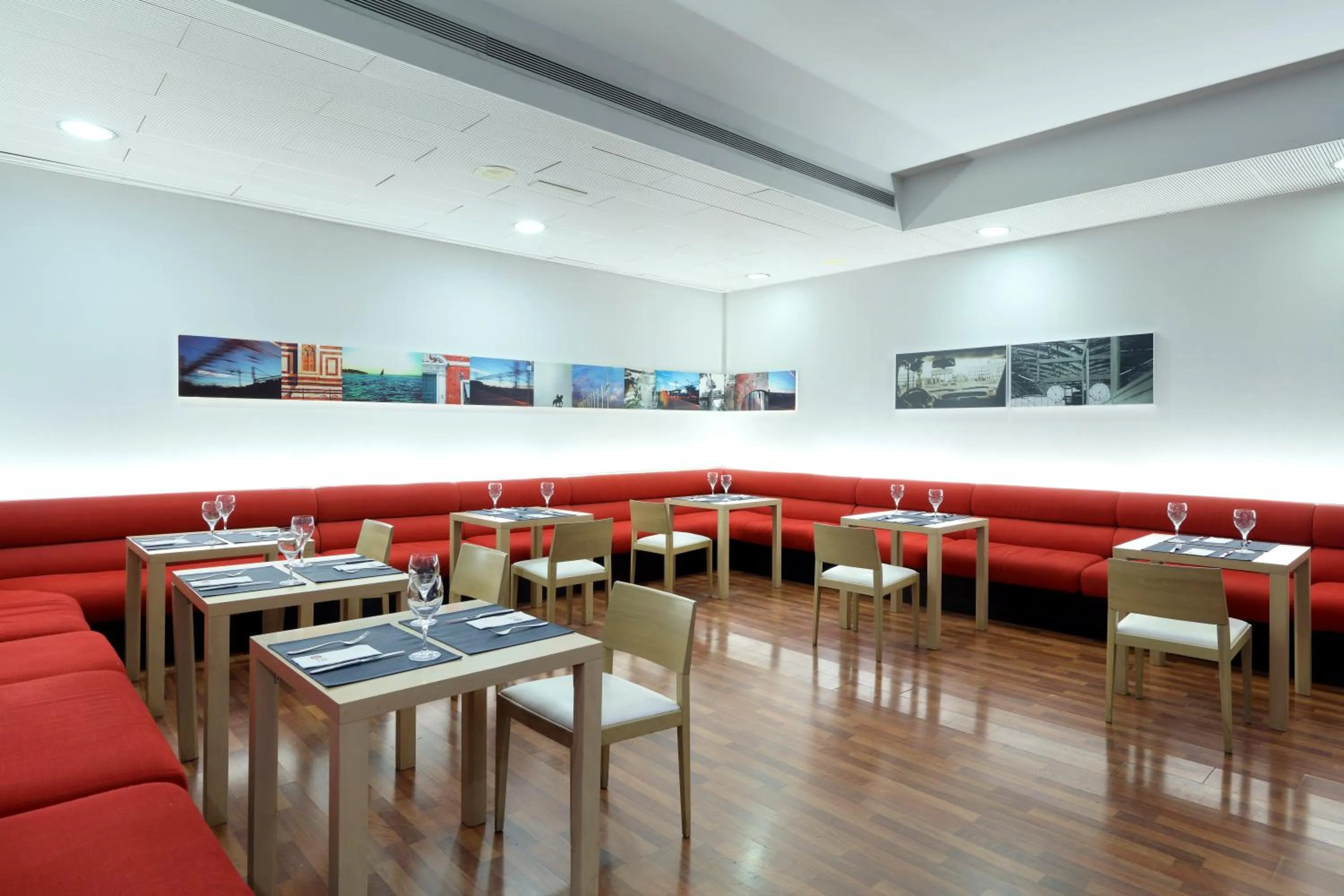 Restaurant/places to eat in Exe Tres Cantos