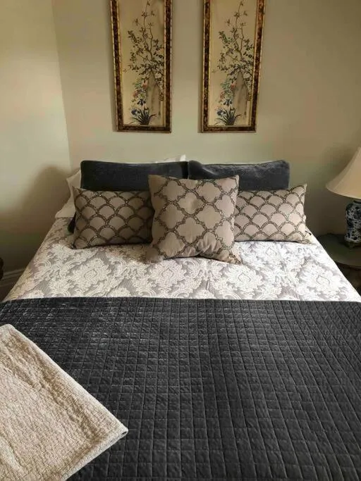 Redefined Alchemy - Bright, eclectic, pretty Apt 3E