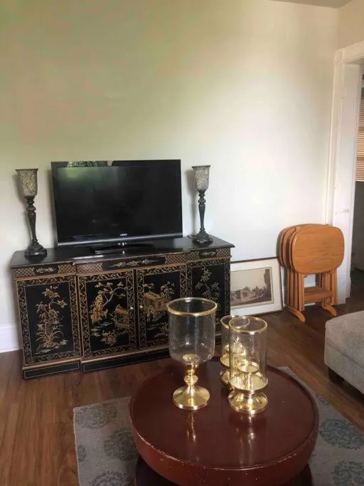 Redefined Alchemy - Bright, eclectic, pretty Apt 3E