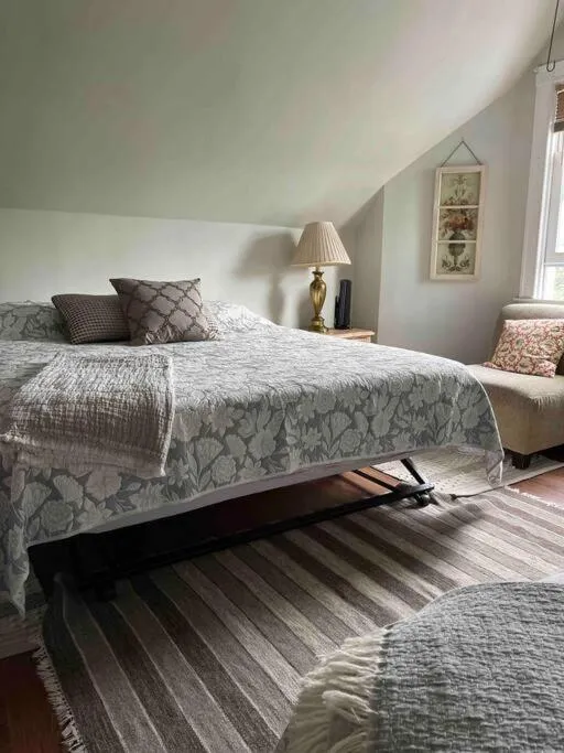 Redefined Alchemy - Bright, eclectic, pretty Apt 3E