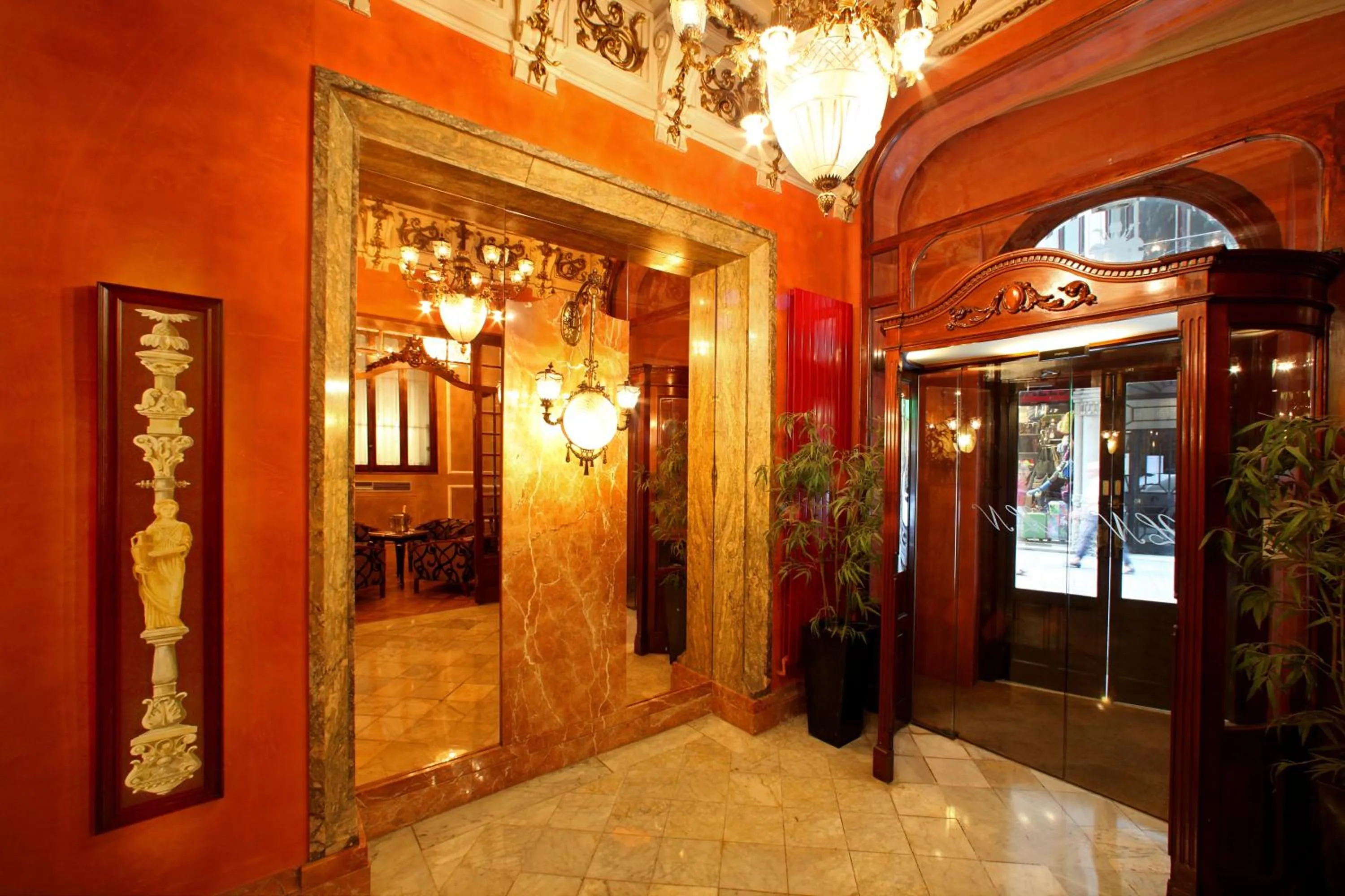 Decorative detail in Hotel Nouvel