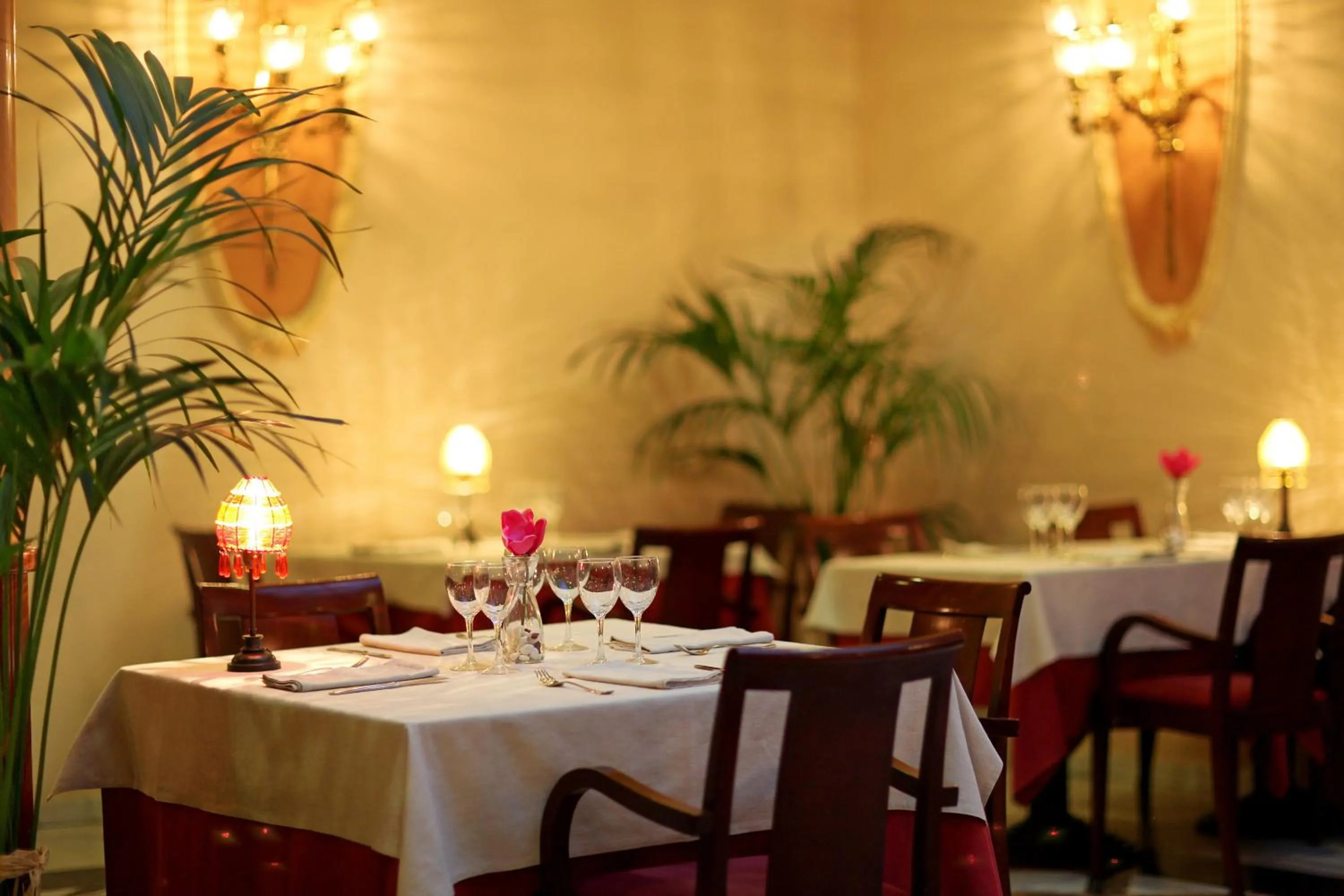 Restaurant/places to eat in Hotel Nouvel