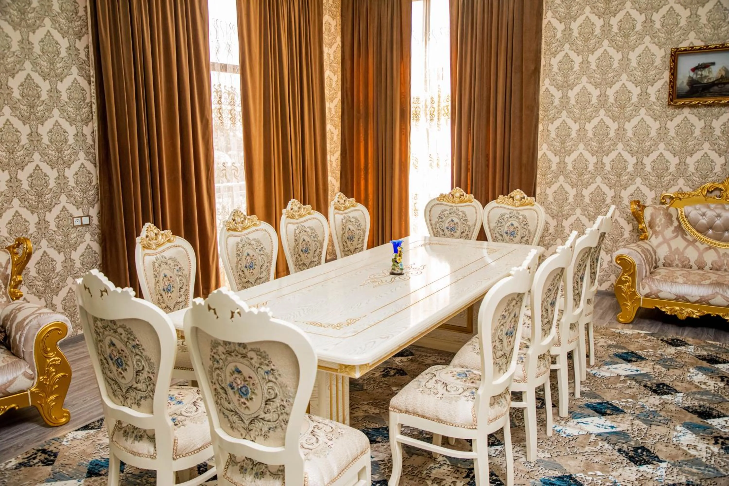 Seating area in Buyuk Humo