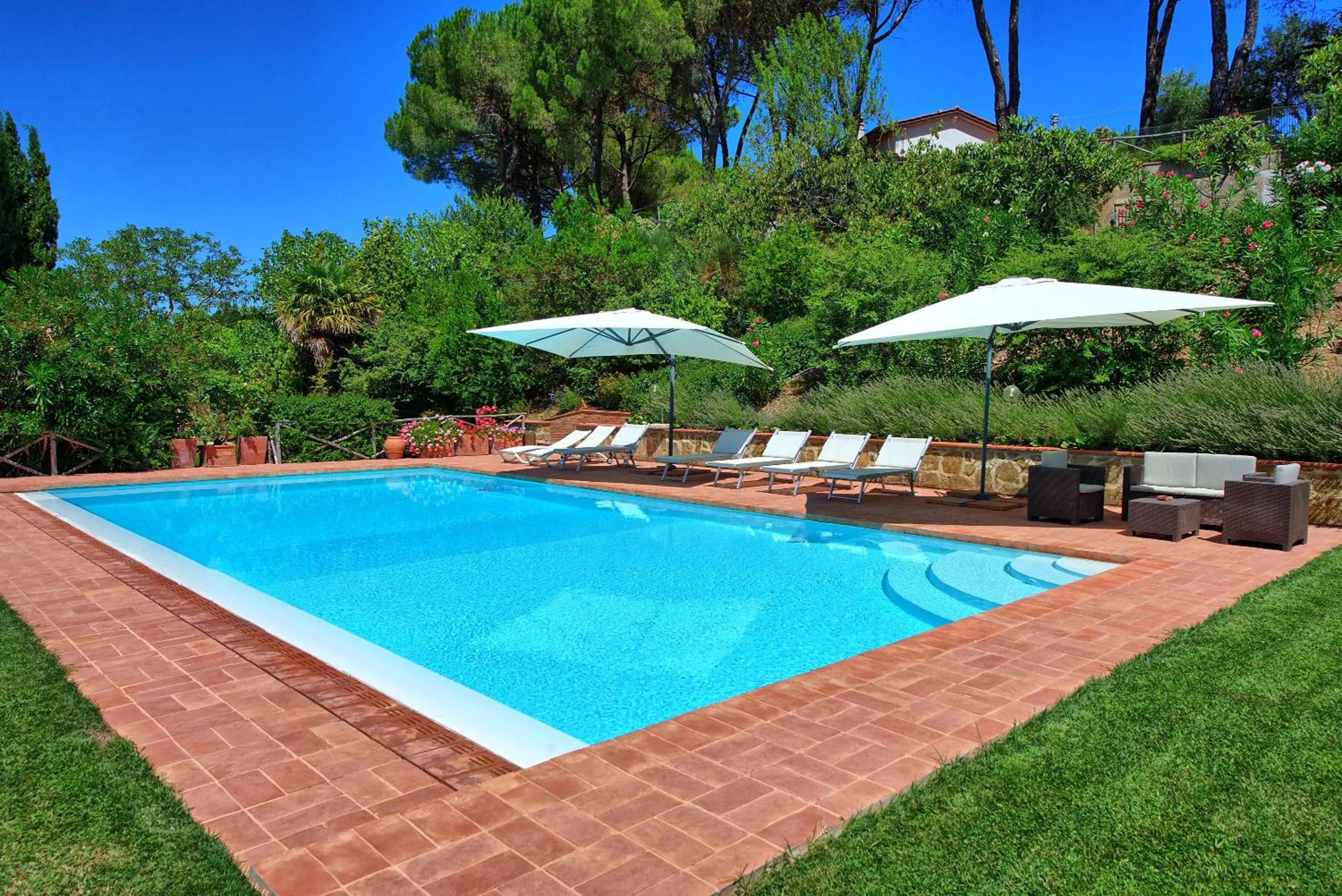 Garden in Villa Casa Lucia by PosarelliVillas