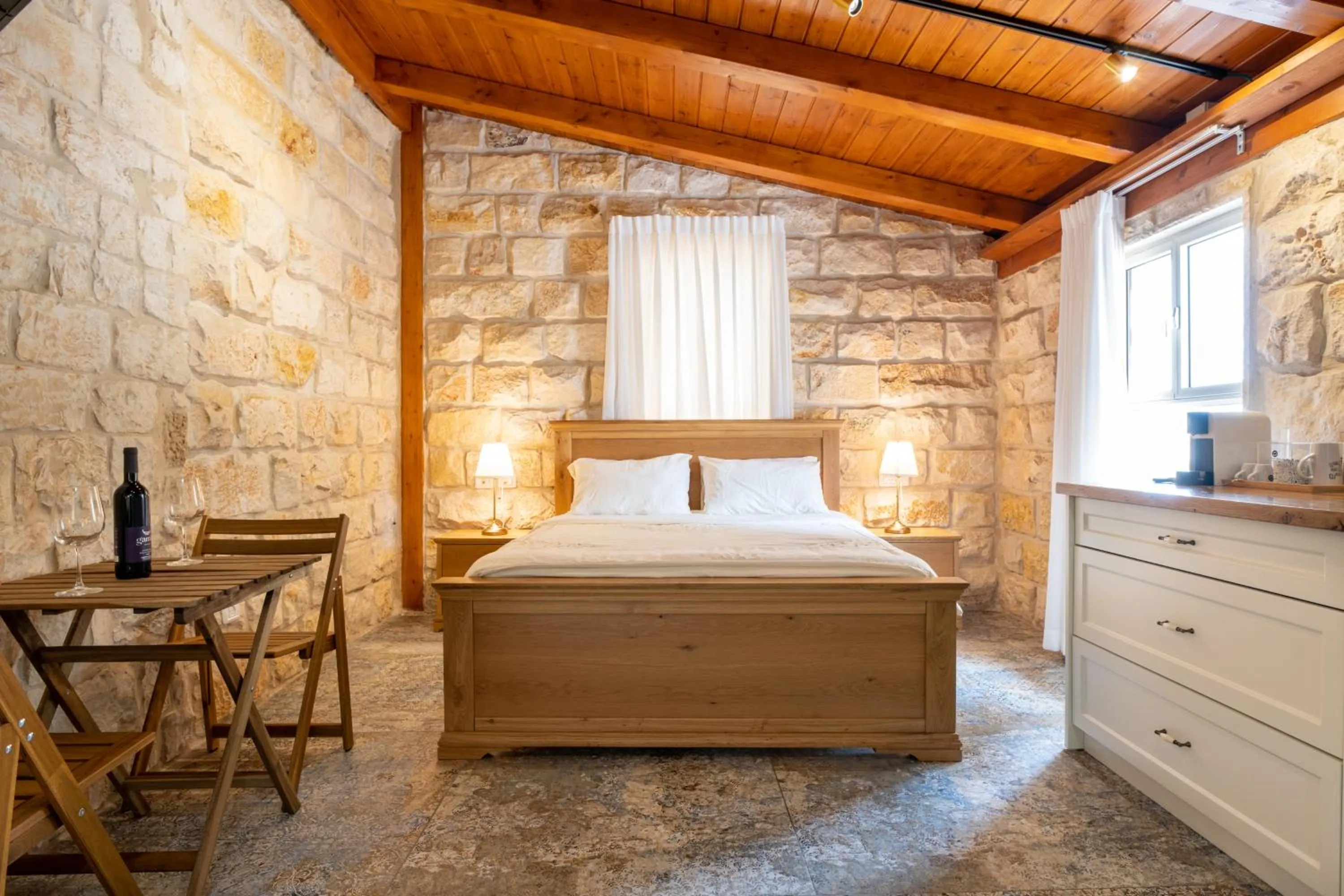 Bed in Via Maria Boutique Suites - Free Parking