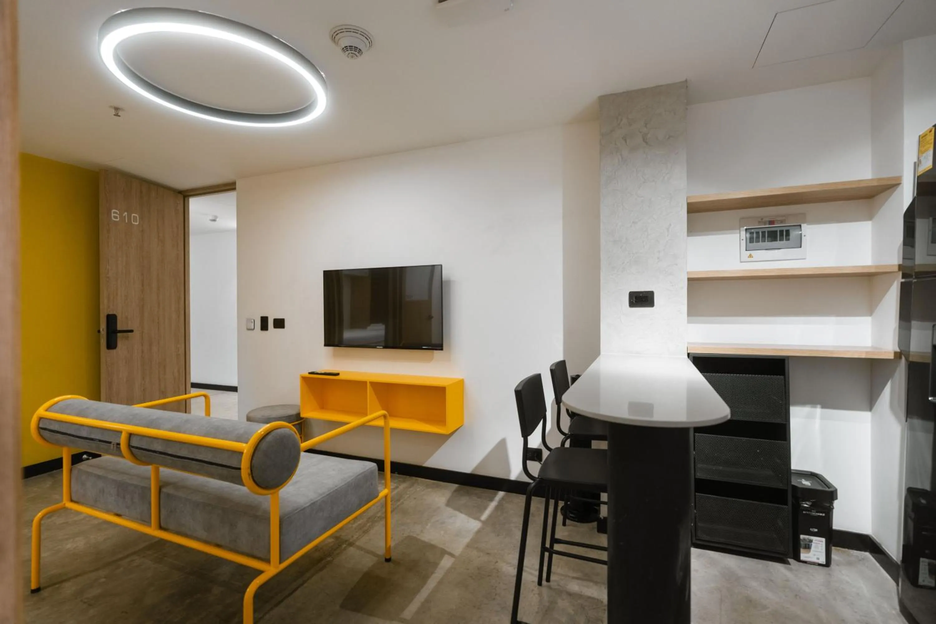 Communal lounge/ TV room in Indie Universe Creative Hotel