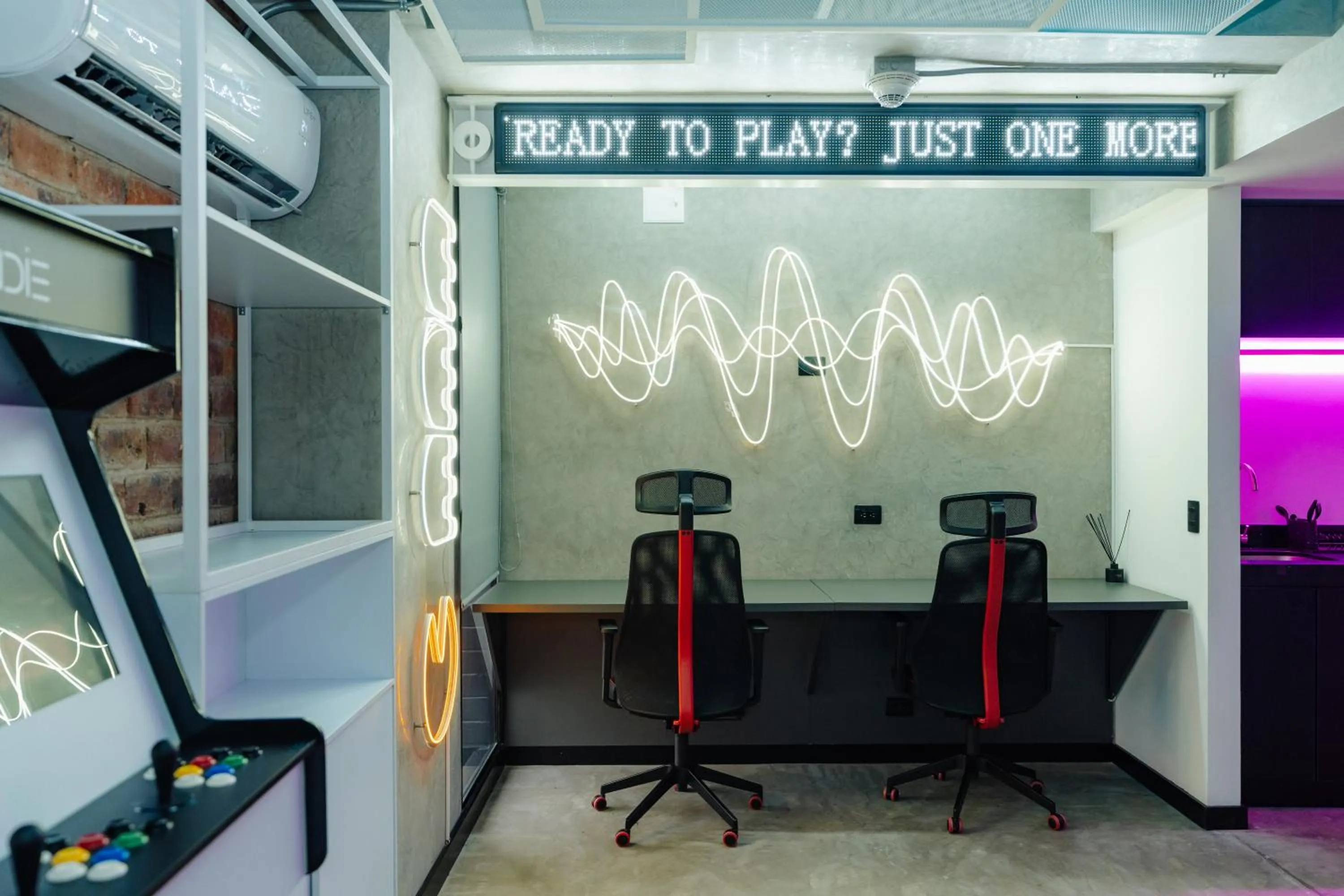 TV and multimedia in Indie Universe Creative Hotel