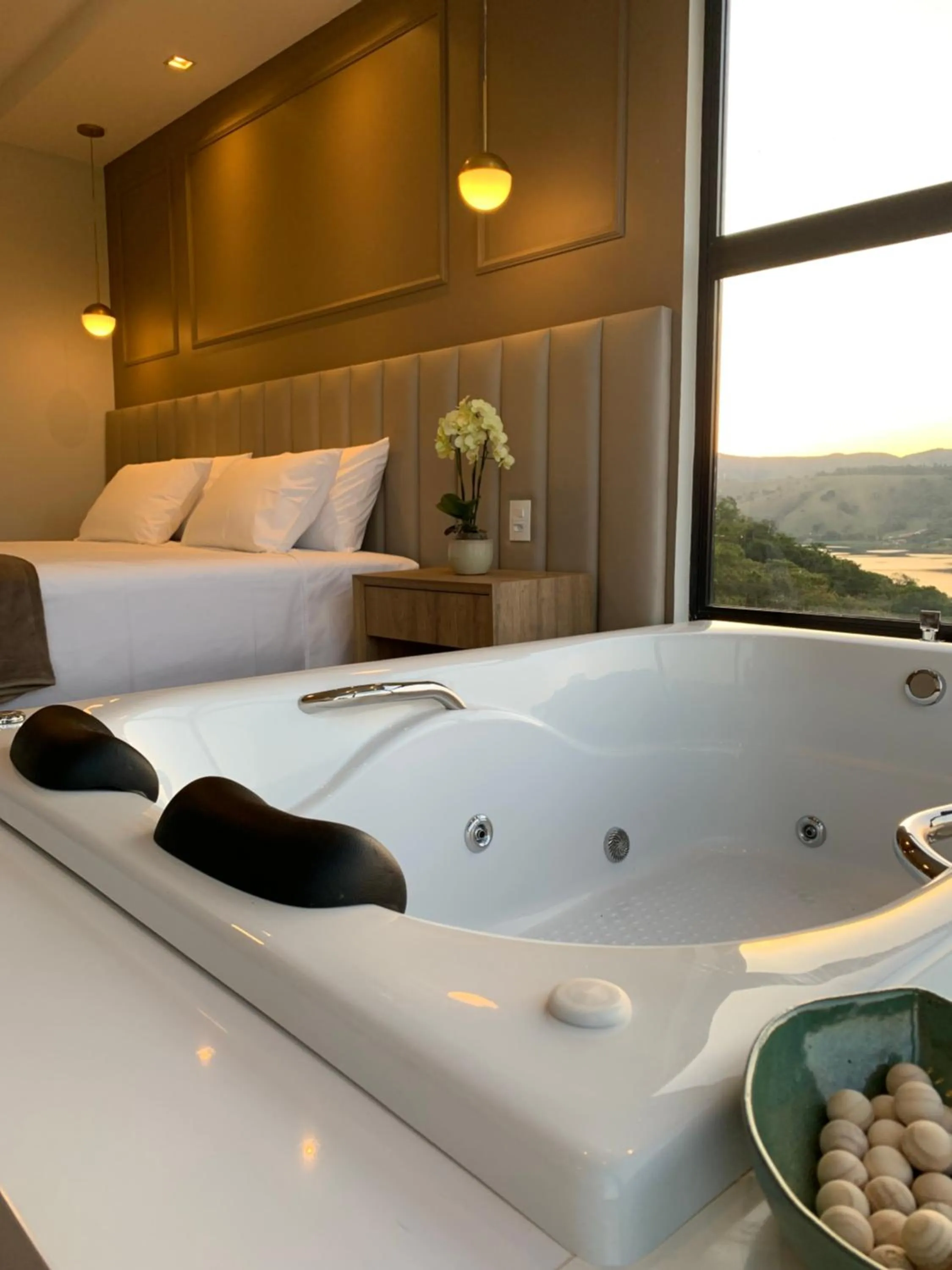 Bedroom, Bed in Vista do Lago Hotel