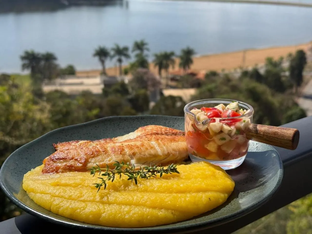 Restaurant/places to eat in Vista do Lago Hotel