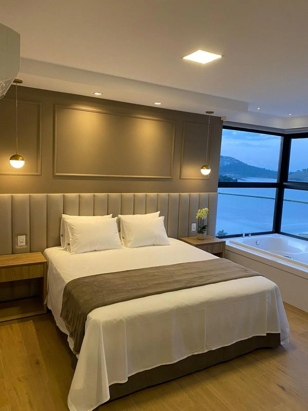 Bedroom, Bed in Vista do Lago Hotel