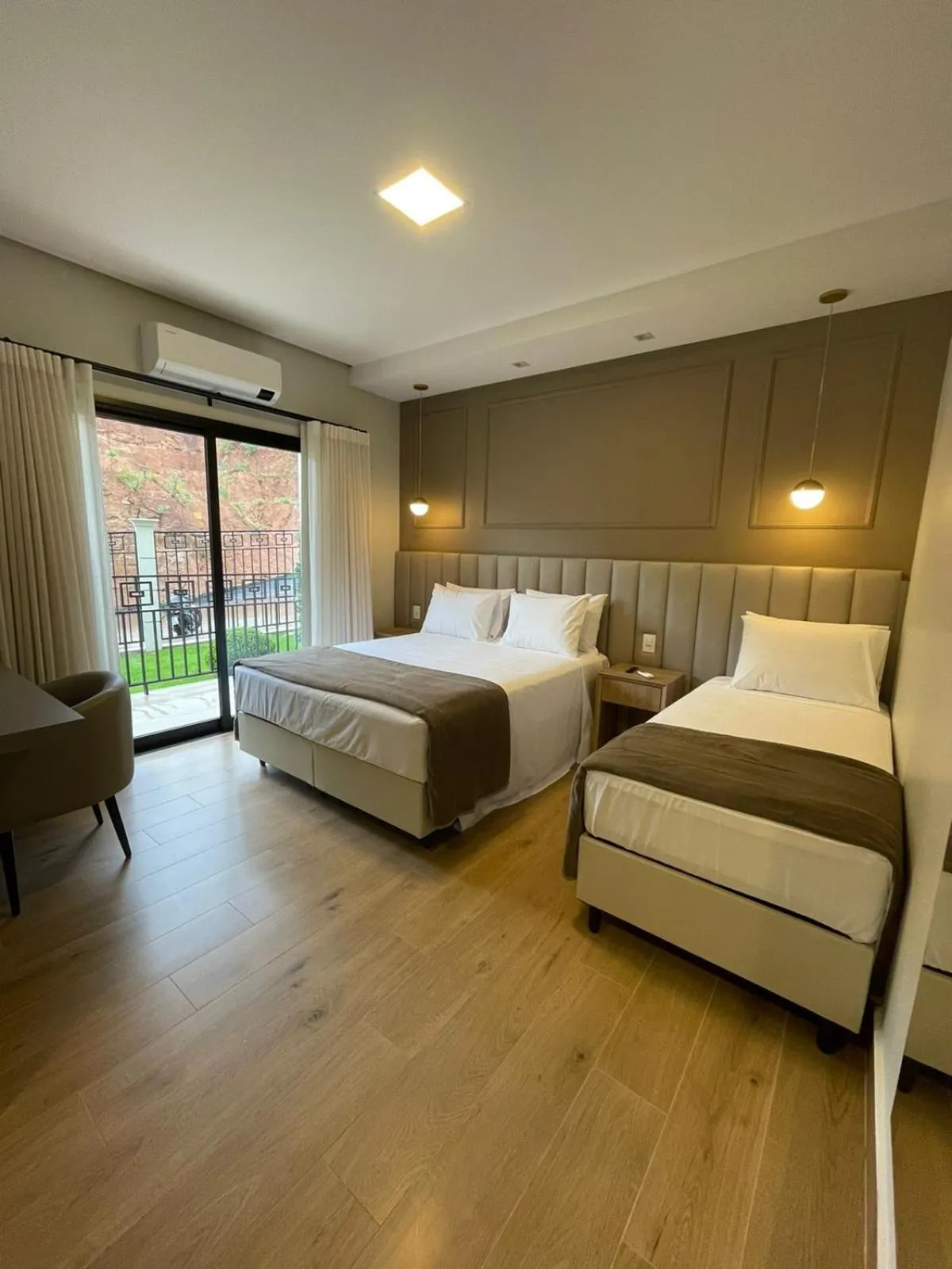 Bedroom, Bed in Vista do Lago Hotel