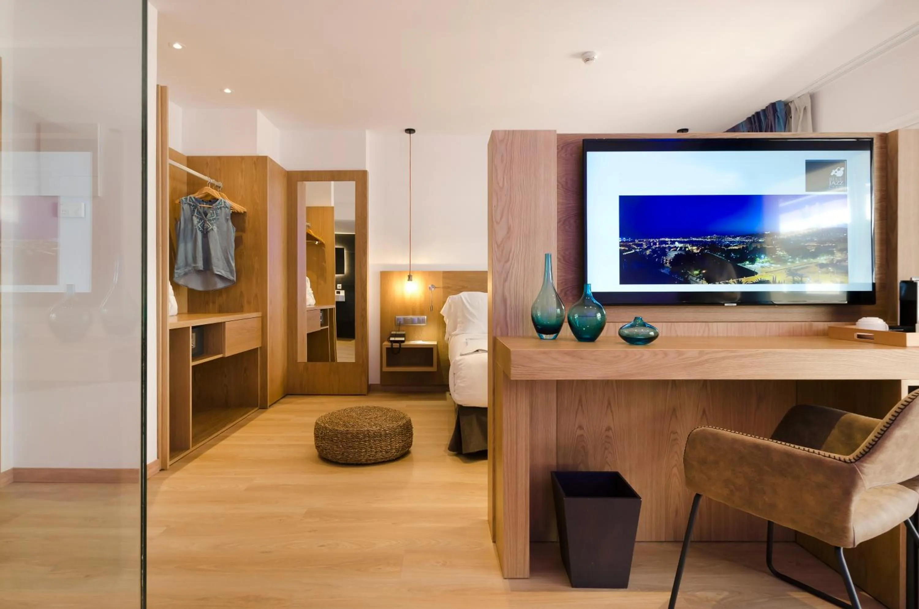 TV and multimedia in Hotel Saratoga