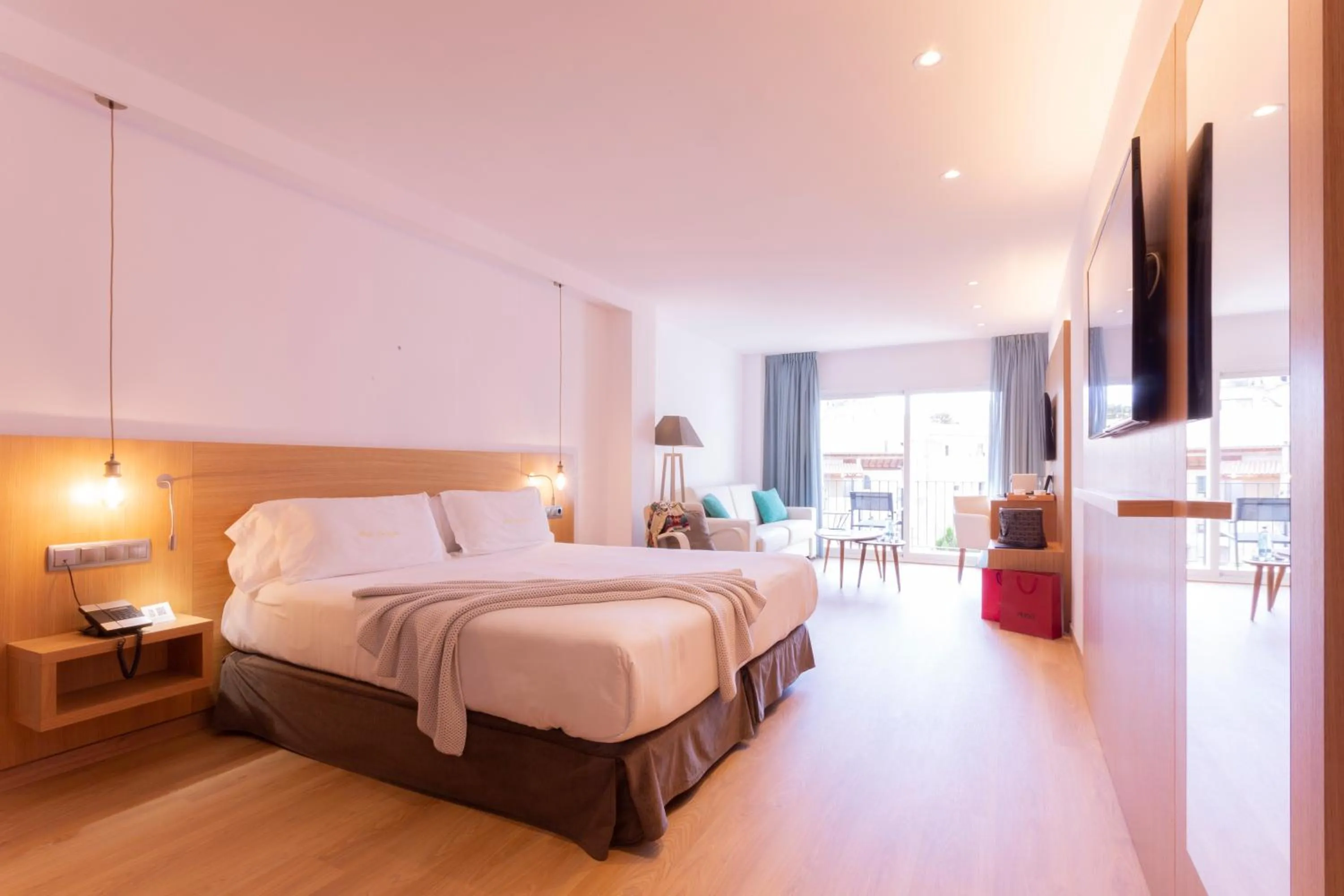 Photo of the whole room, Bed in Hotel Saratoga