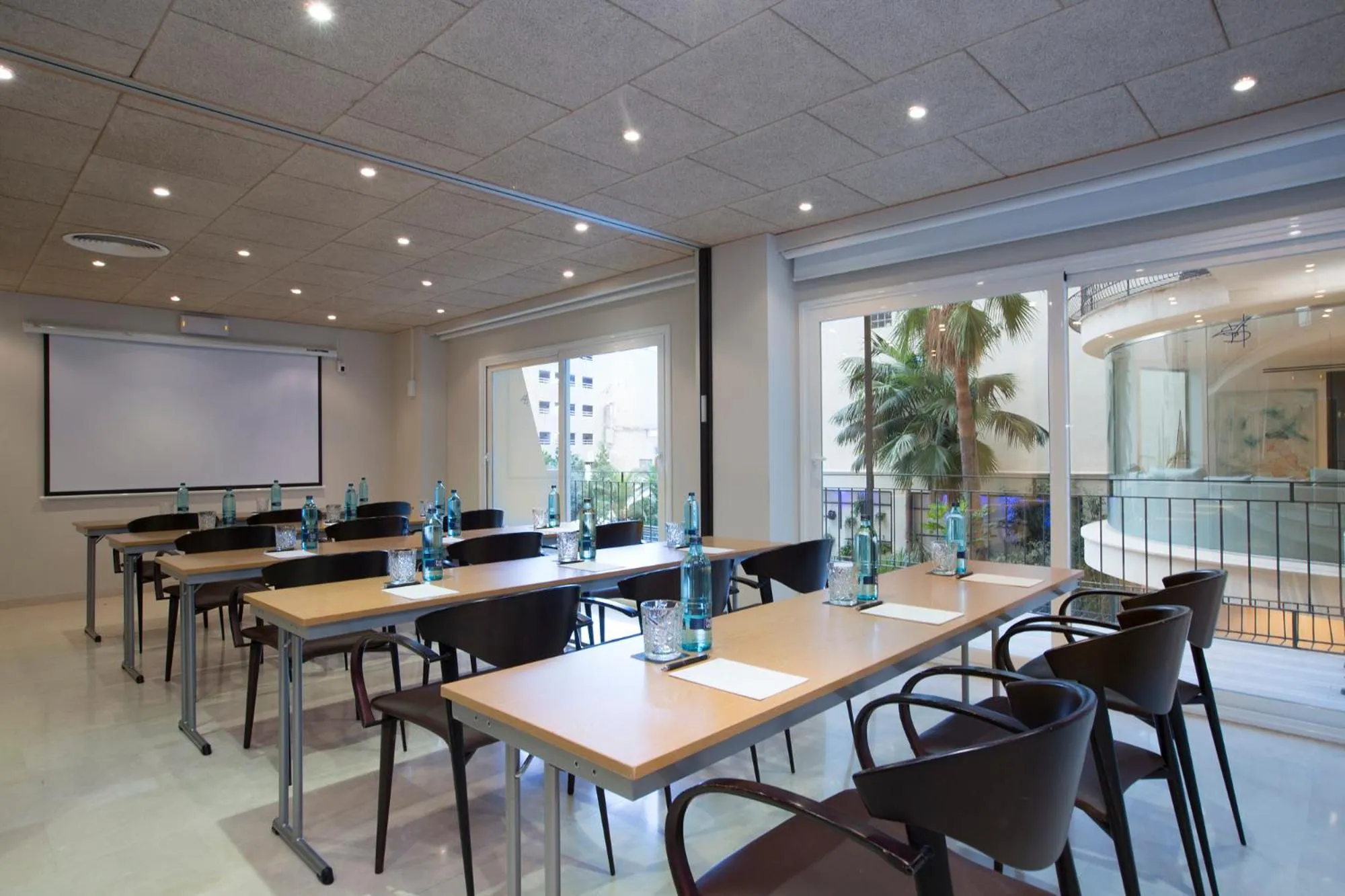 Business facilities in Hotel Saratoga