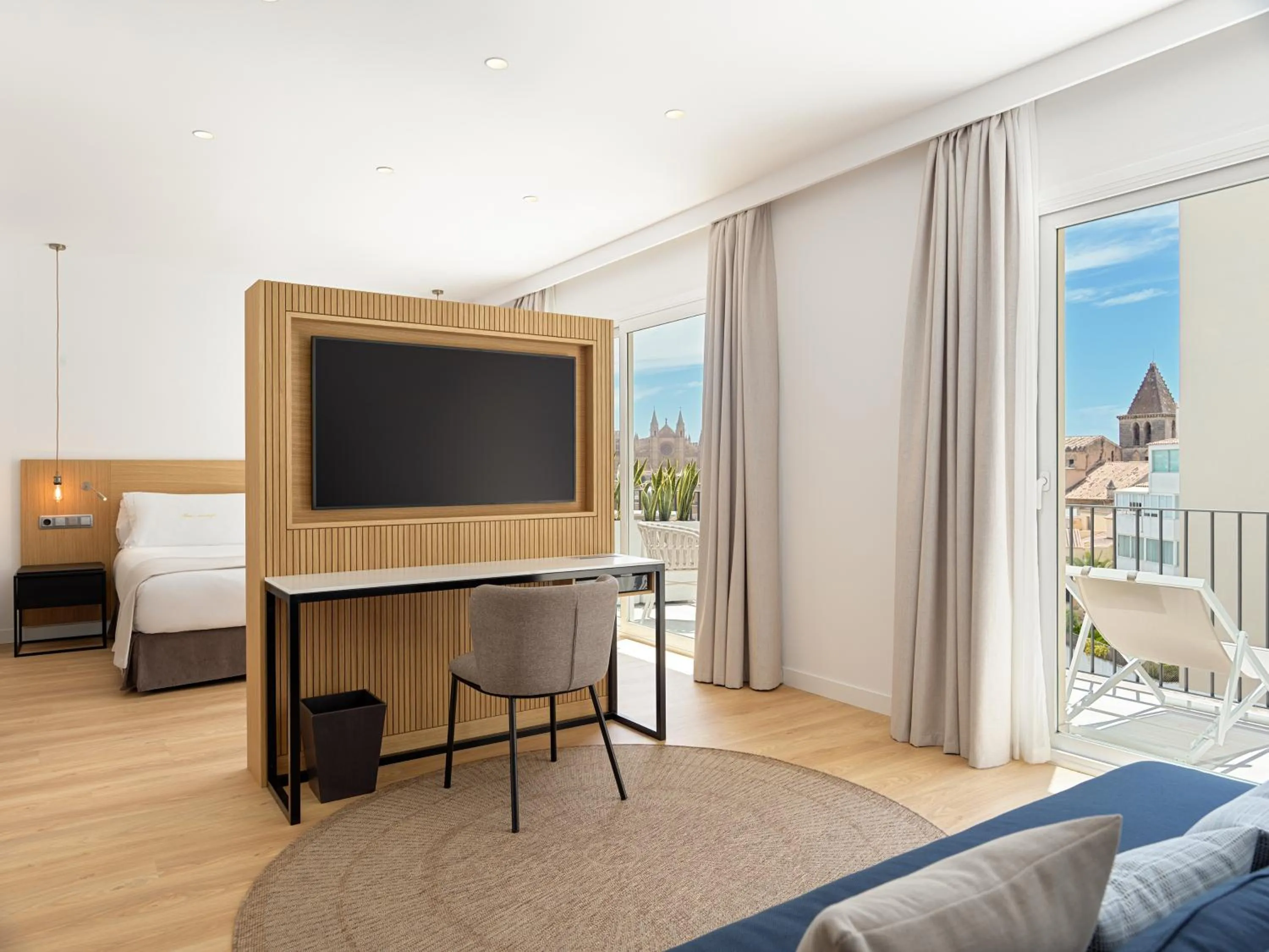 Seating area in Hotel Saratoga