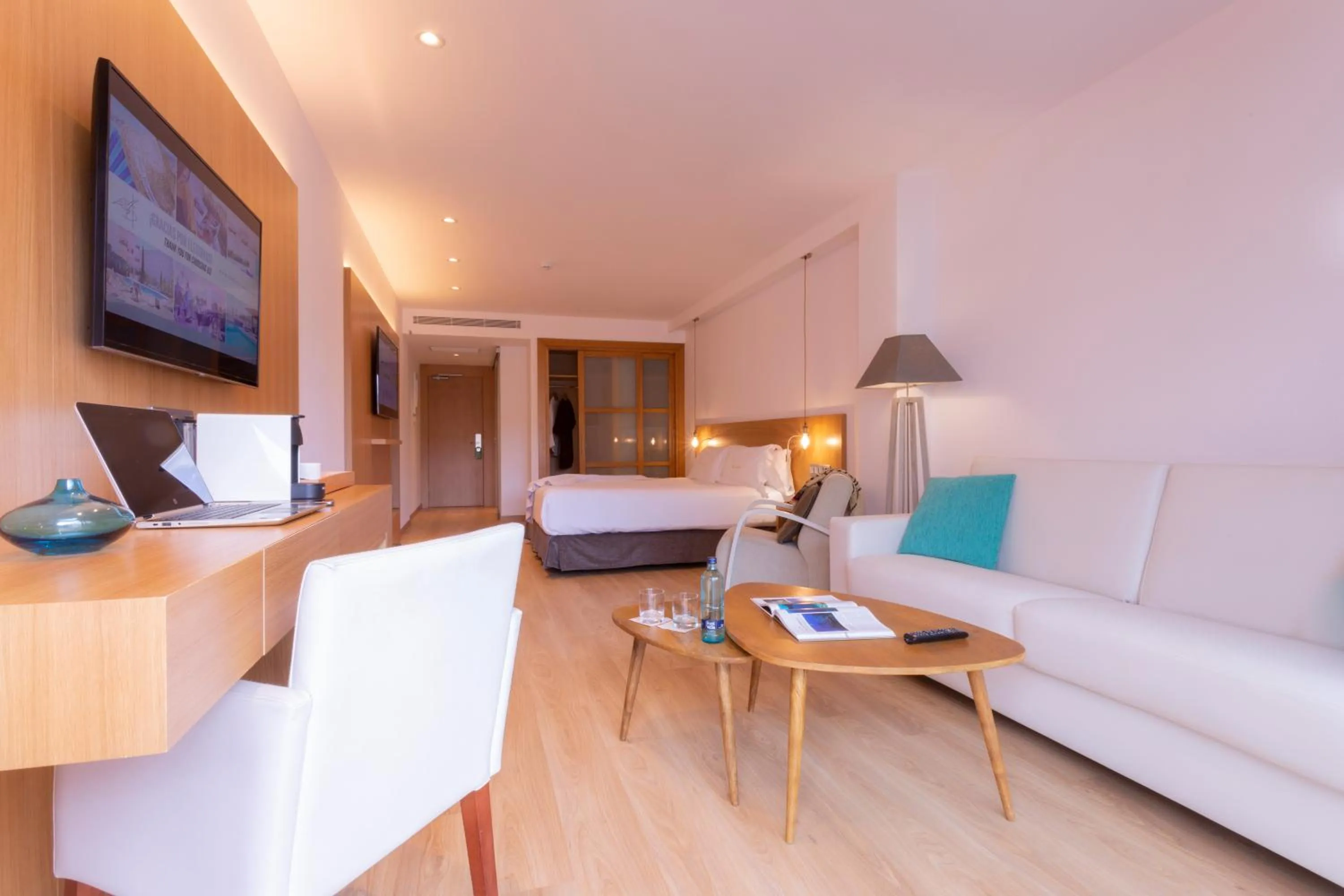 Photo of the whole room, Bed in Hotel Saratoga