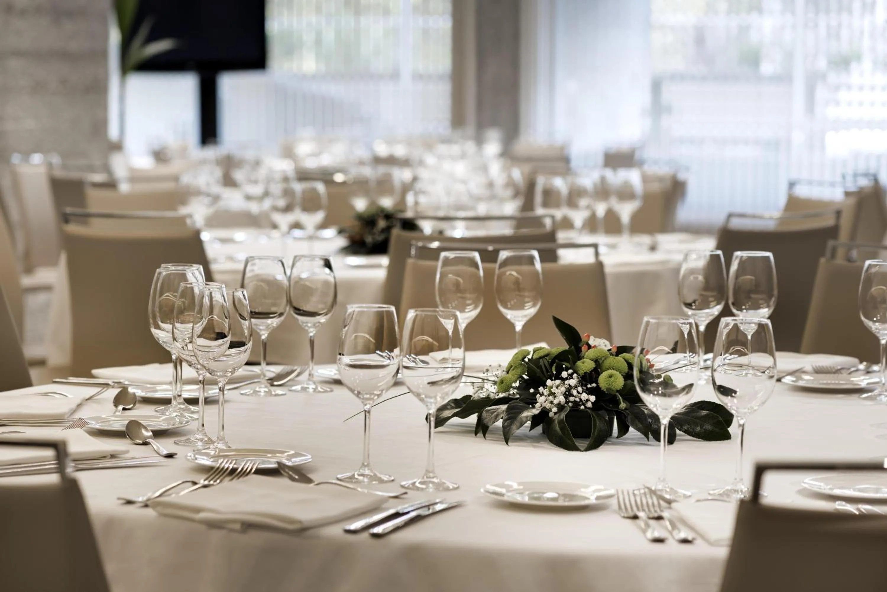 Restaurant/places to eat in NH Collection Madrid Eurobuilding