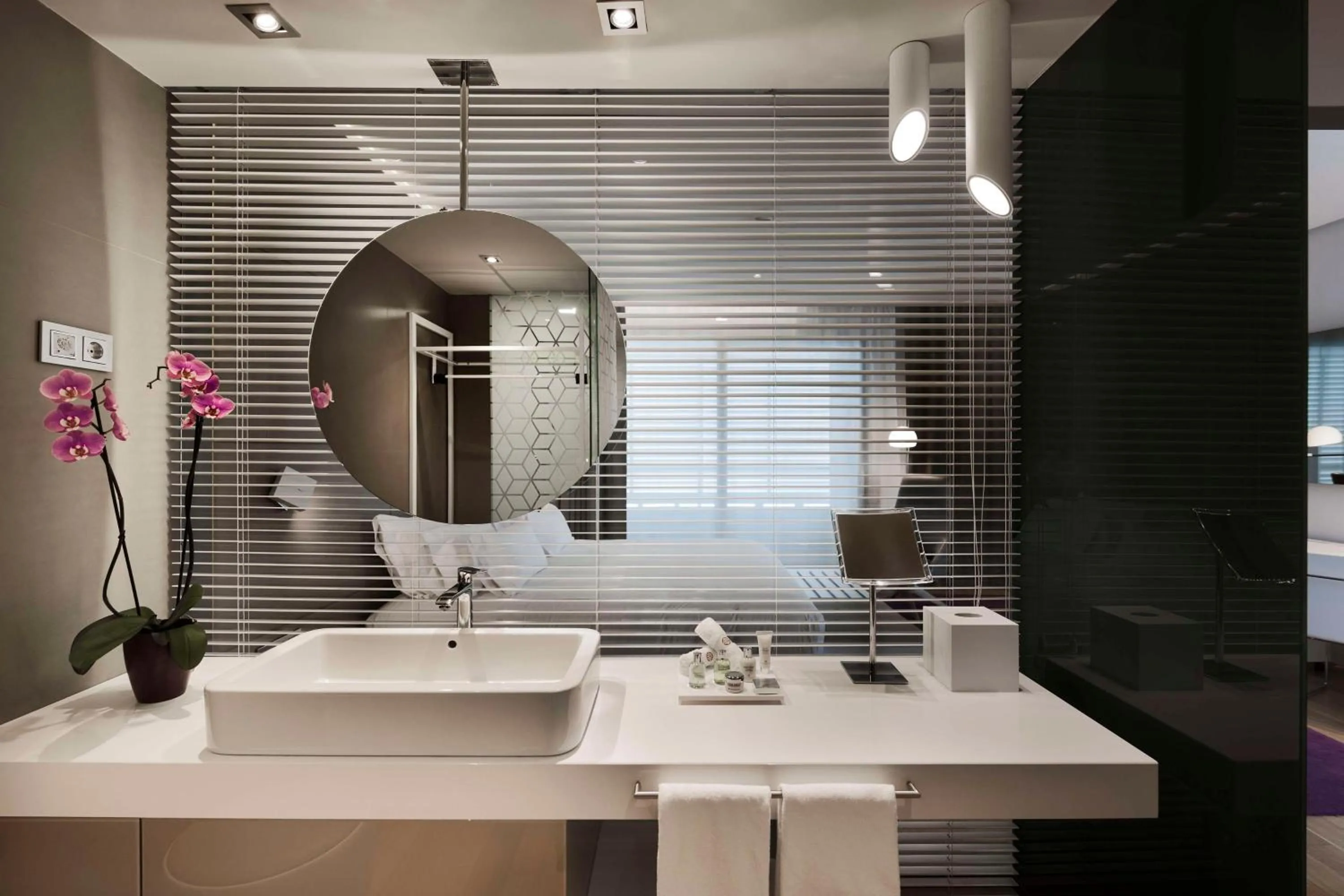 Bathroom in NH Collection Madrid Eurobuilding