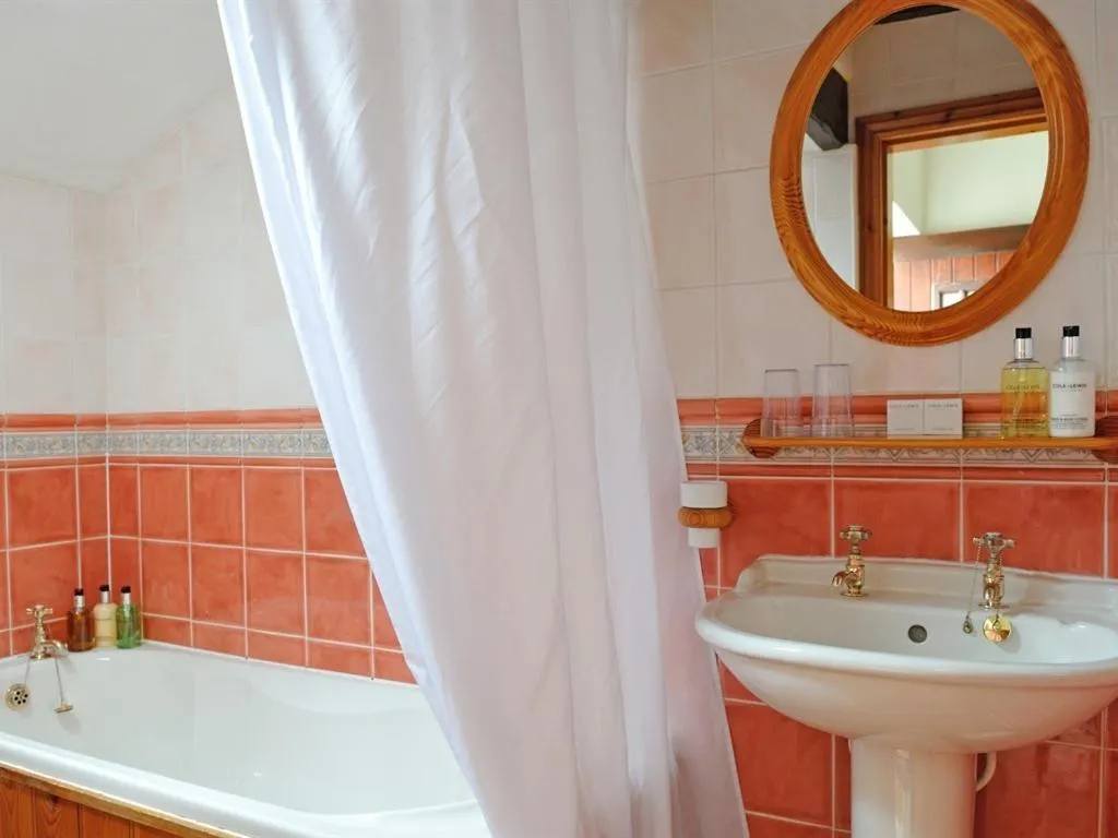 Bathroom in The Castle Arms Inn