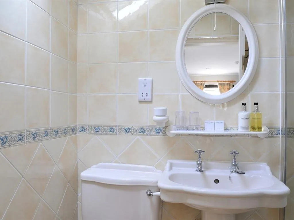 Bathroom in The Castle Arms Inn