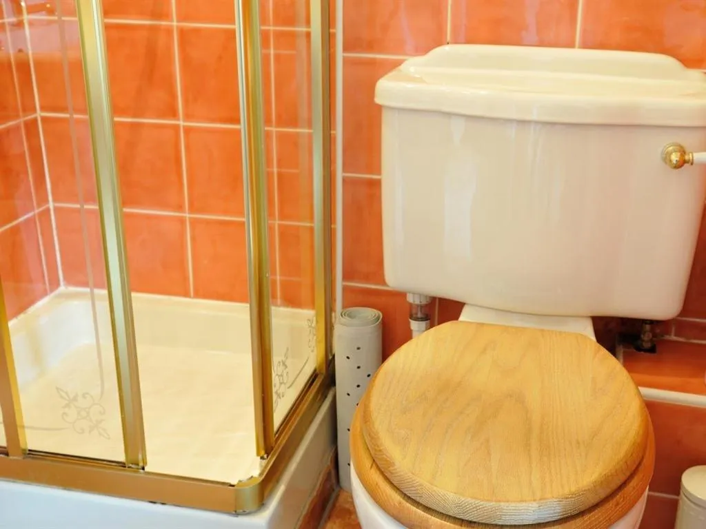 Bathroom in The Castle Arms Inn