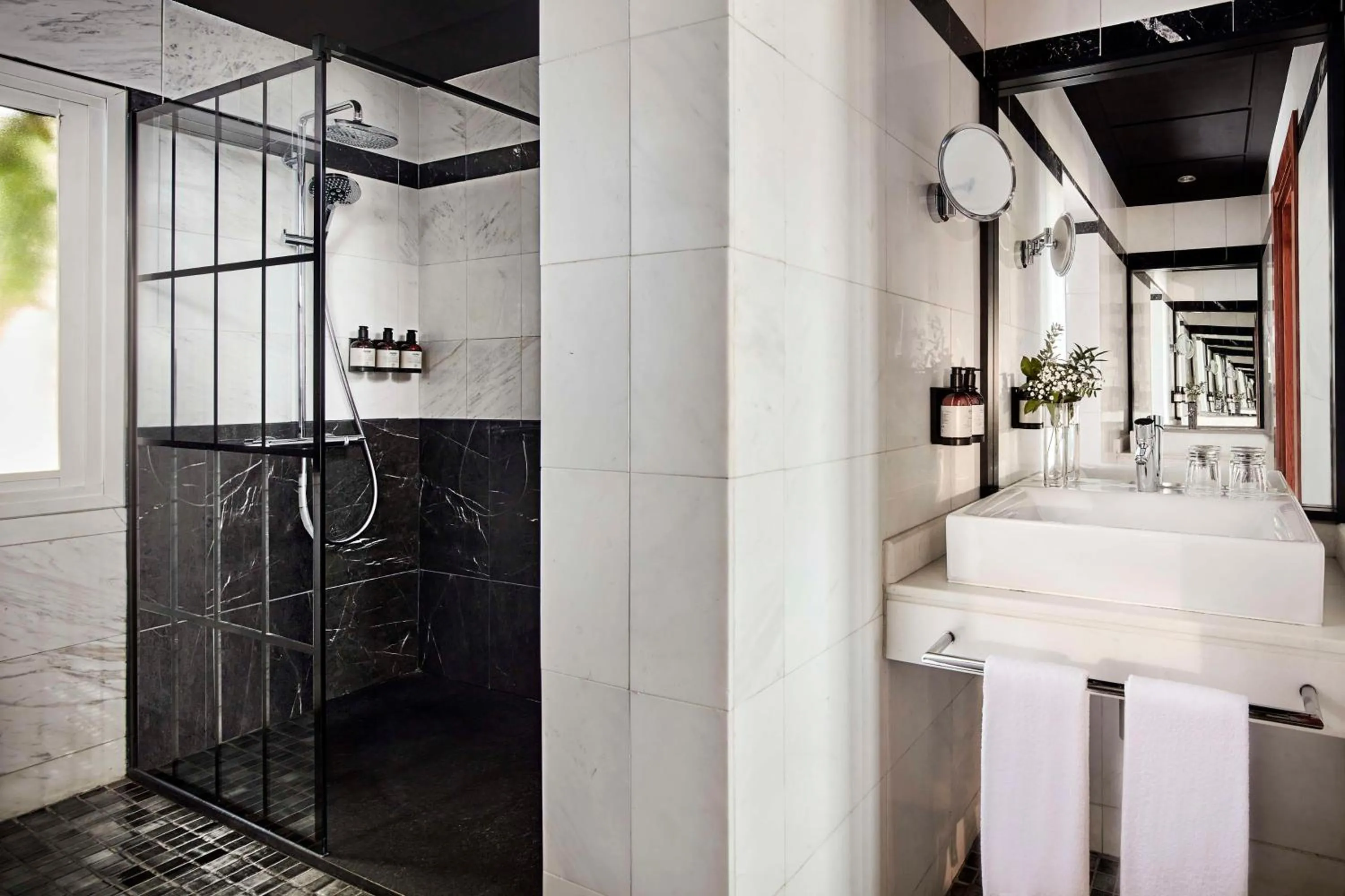 Bathroom in Avani Alonso Martinez